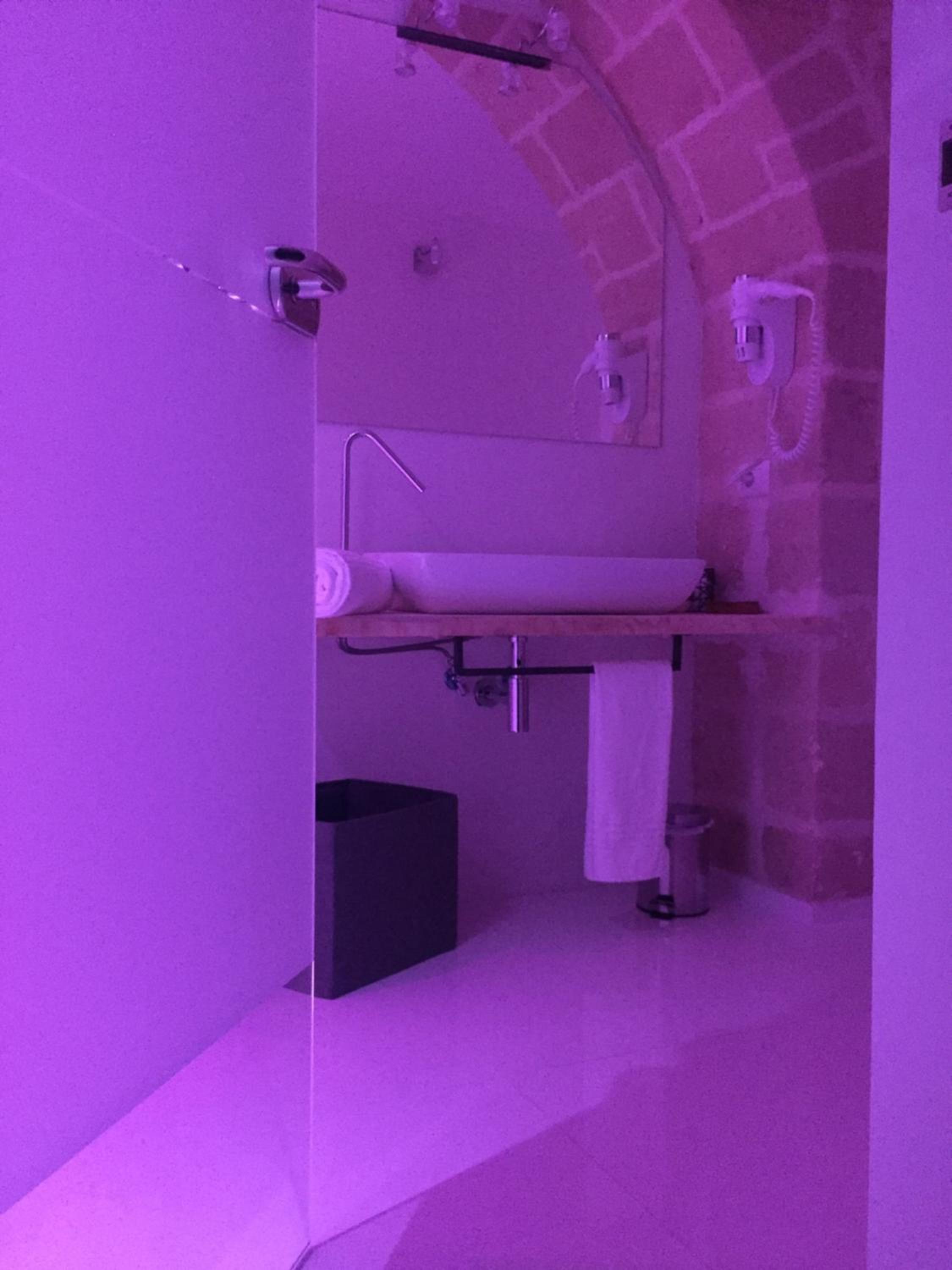 Deluxe Double Room with Bath - Photo 68