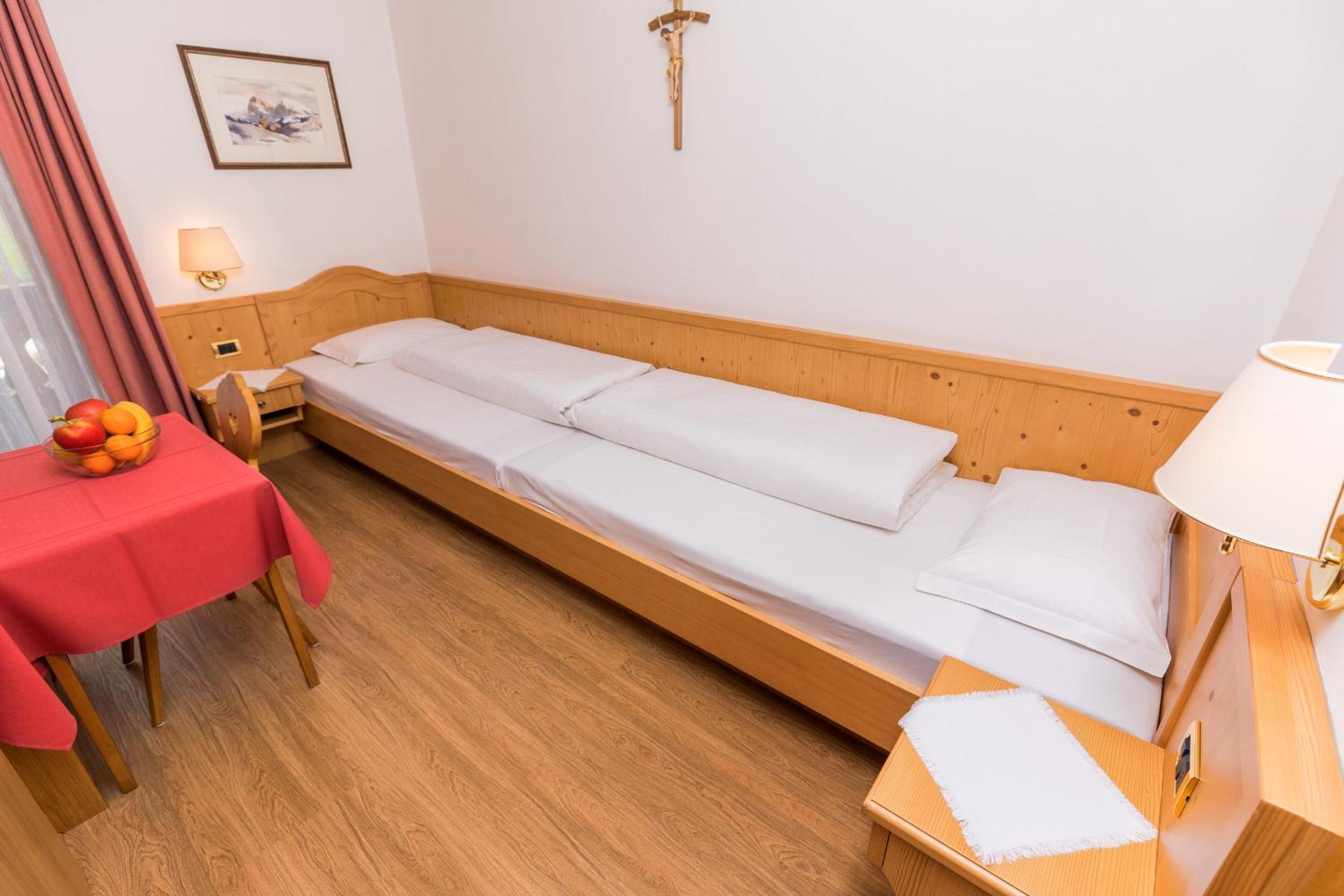 Small Twin Room photo 1
