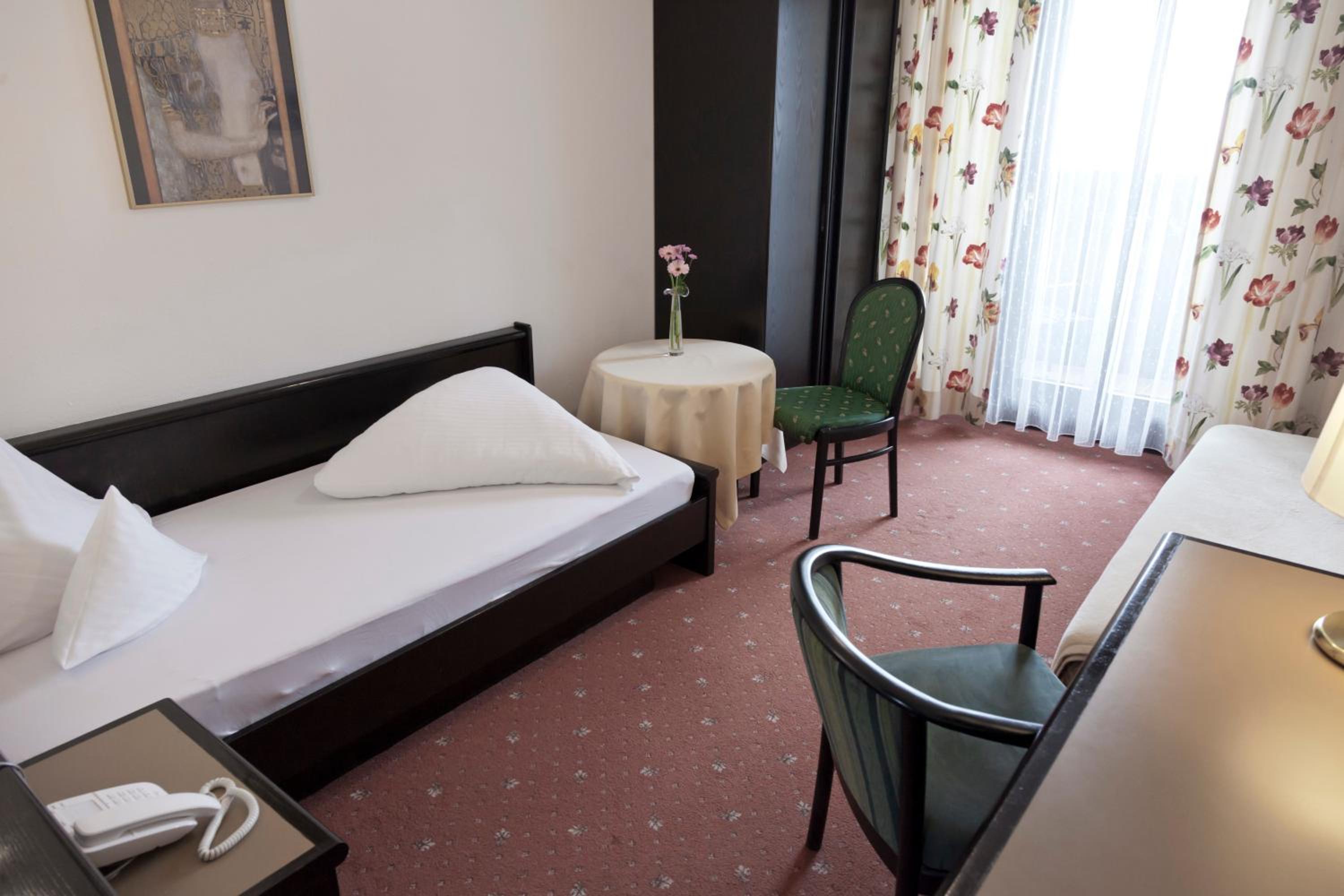 Single Room with Balcony photo 2