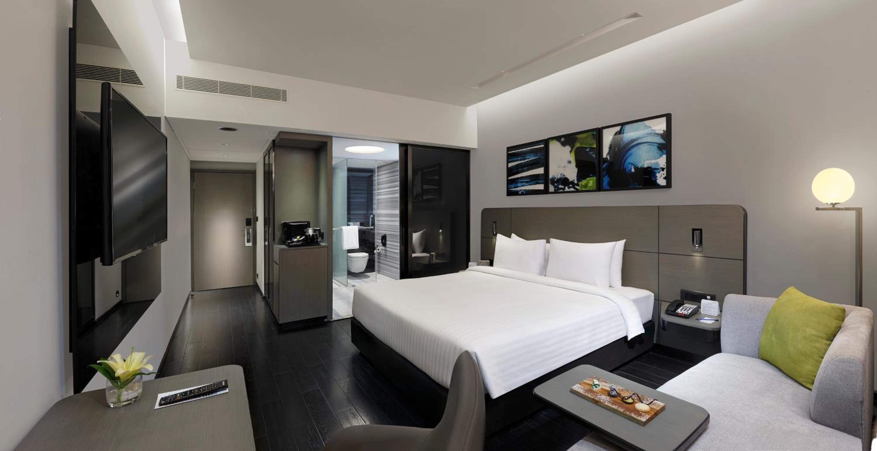 Premier Room with High Floor thumbnail 5