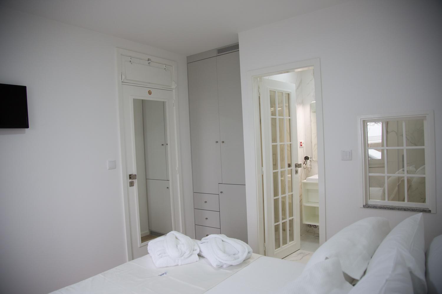 Double Room with Sea View - Photo 3