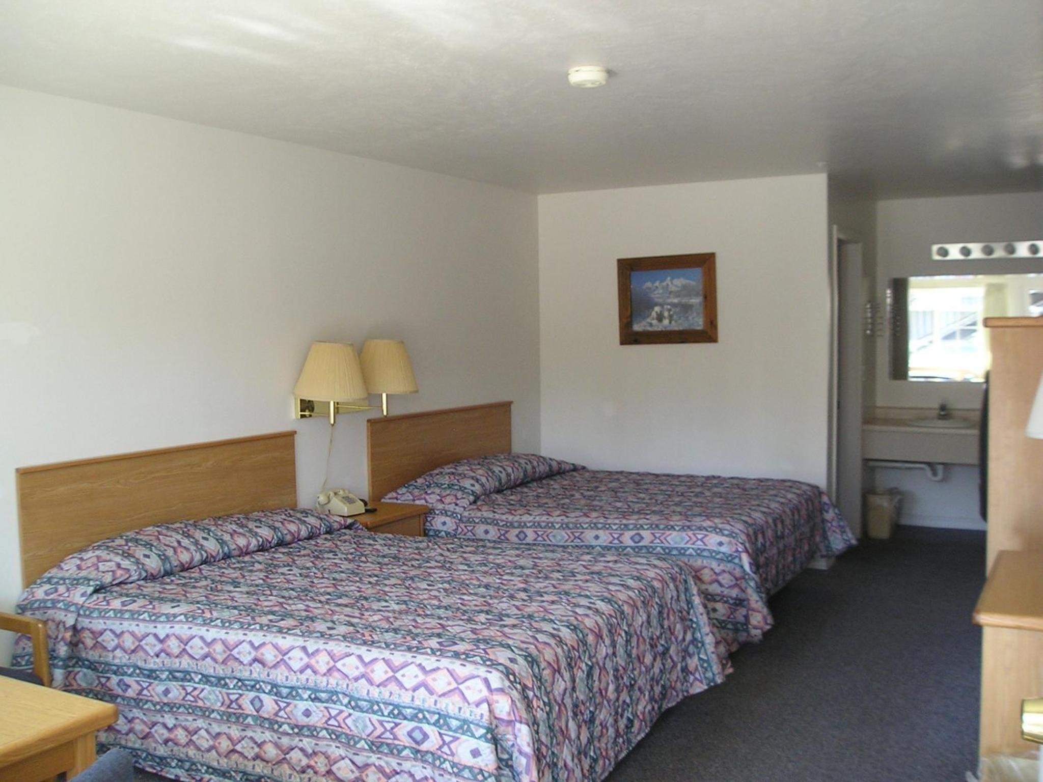 Superior Queen Room with Two Queen Beds - Photo 3