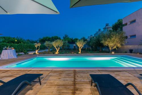 Apartment with Pool View  photo 2