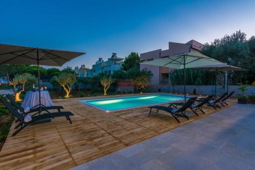 Apartment with Pool View  photo 3