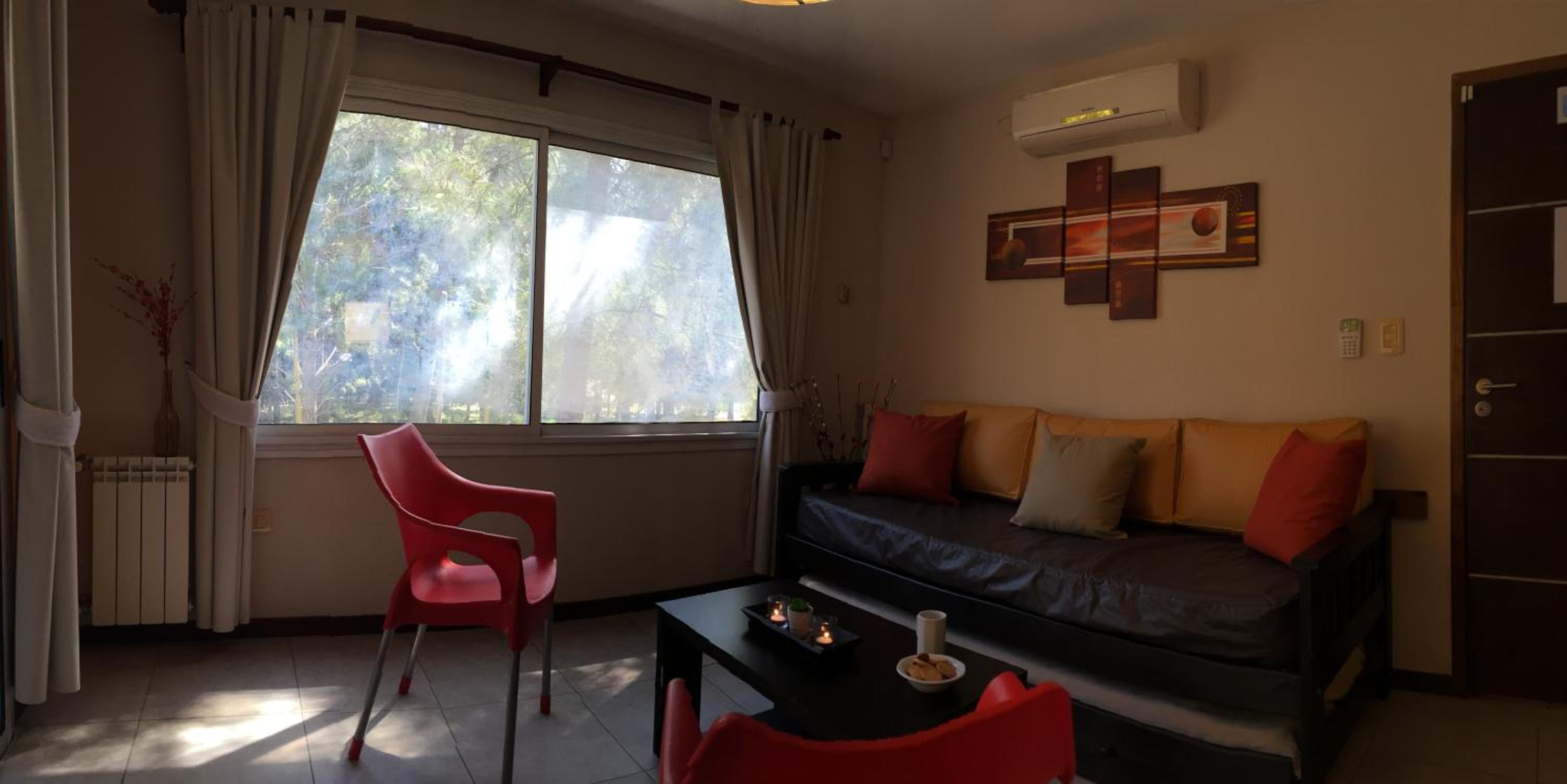 One-Bedroom Apartment photo 1