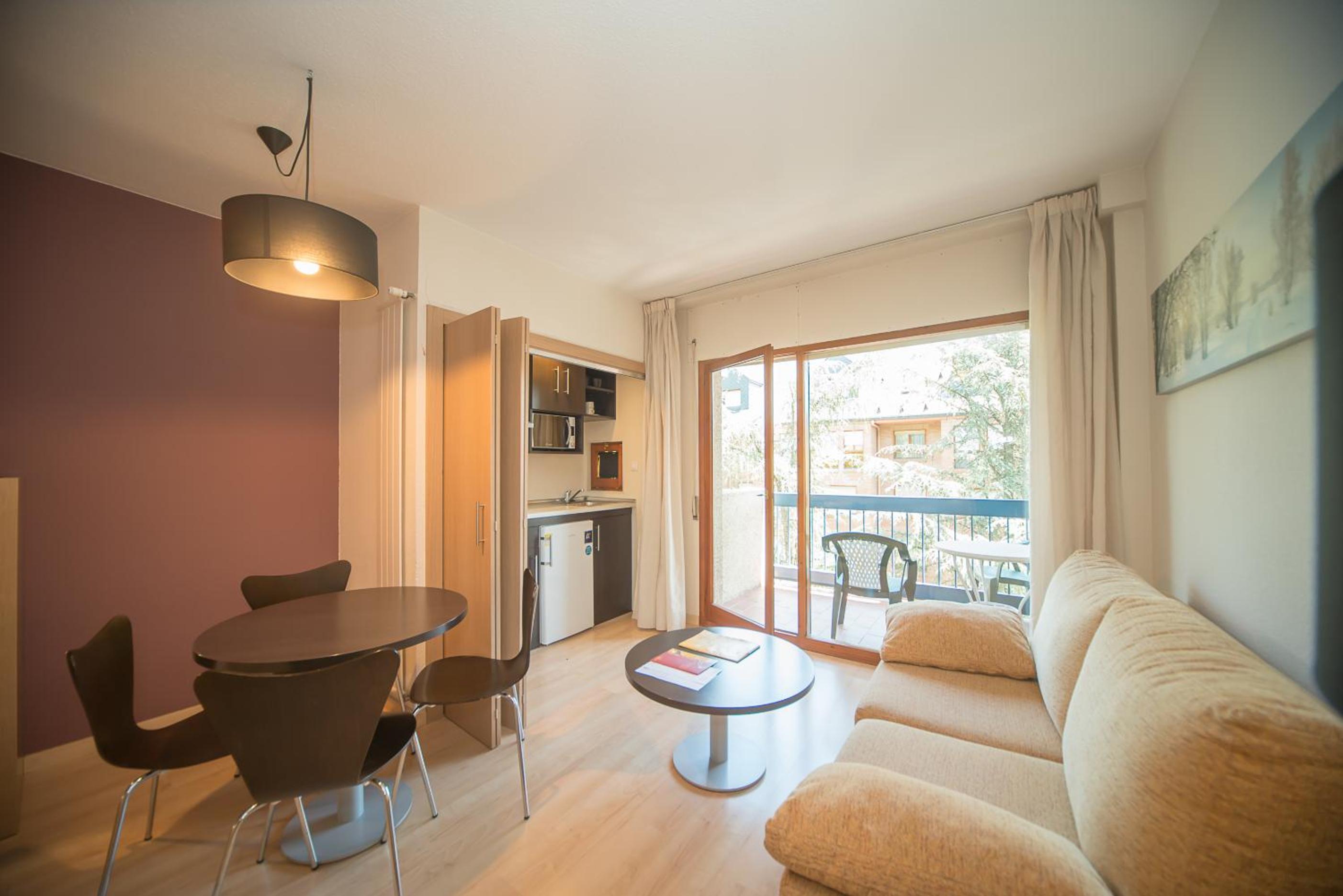 Twin Room with Kitchenette - Photo 4