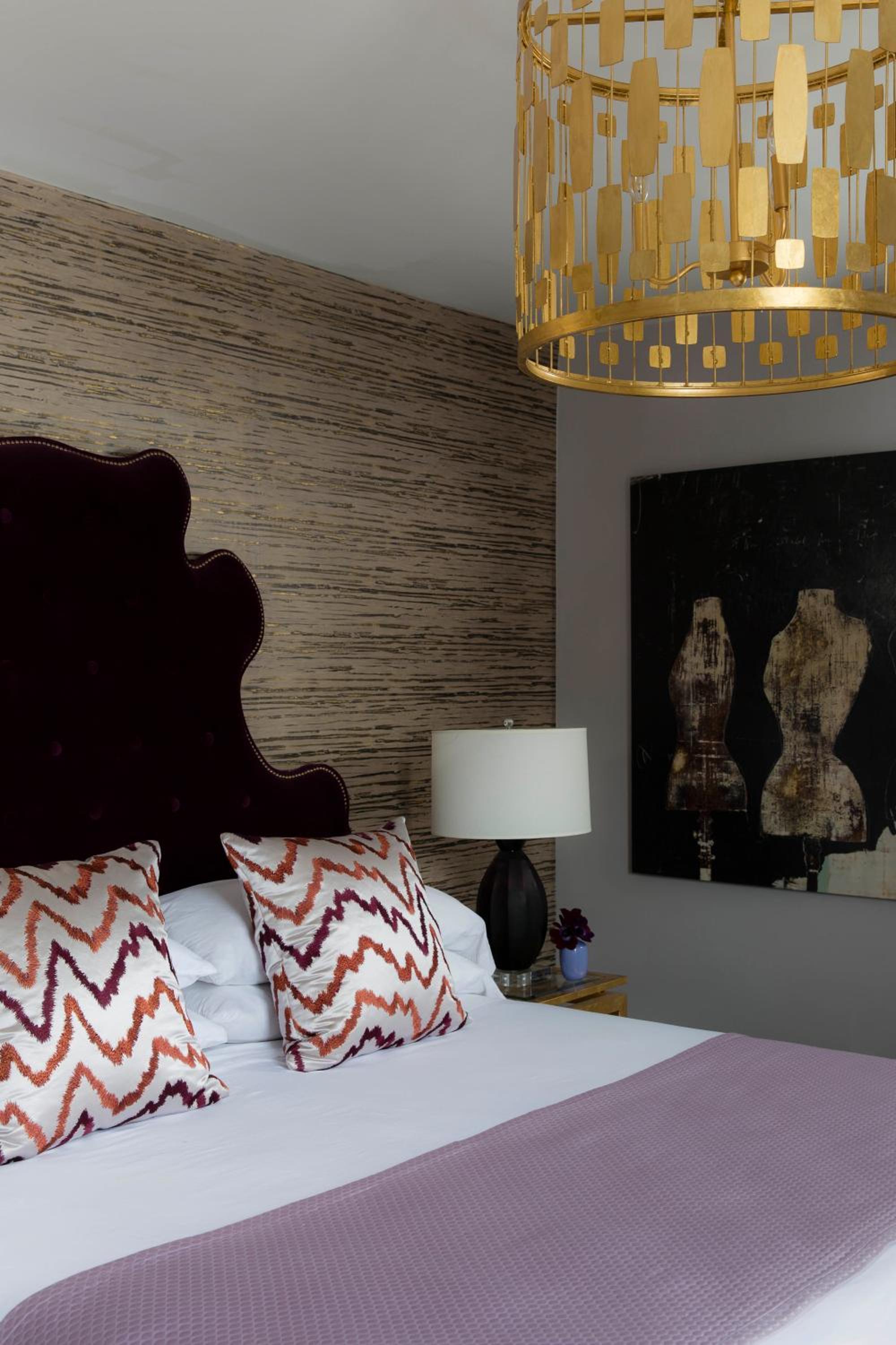 Queen Room photo 1