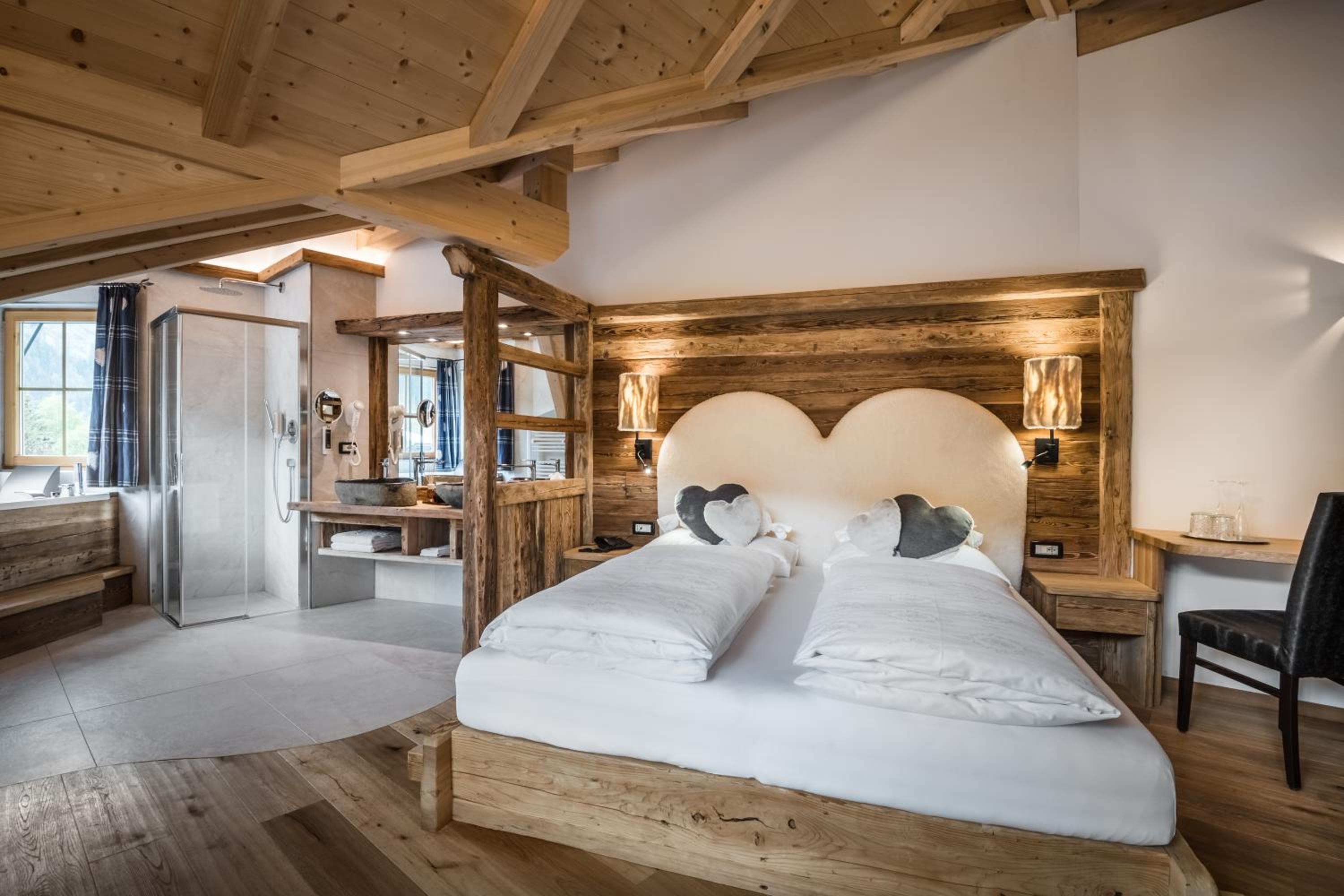 Junior Suite with Balcony - Photo 1