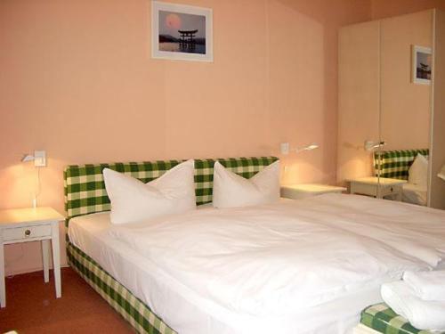 Basic Twin Room with Shared Bathroom