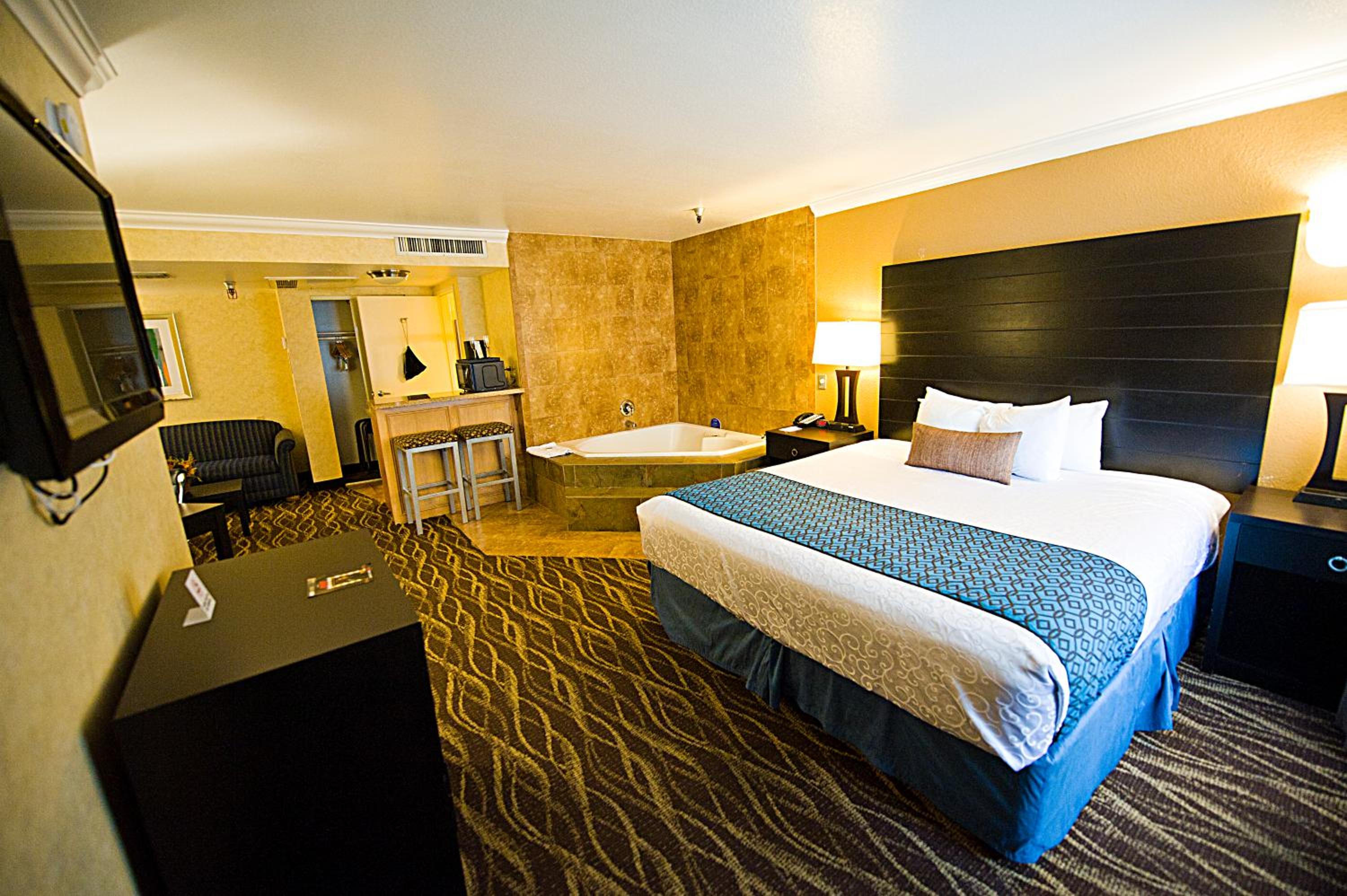 Executive King Suite with Spa Bath - Photo 3