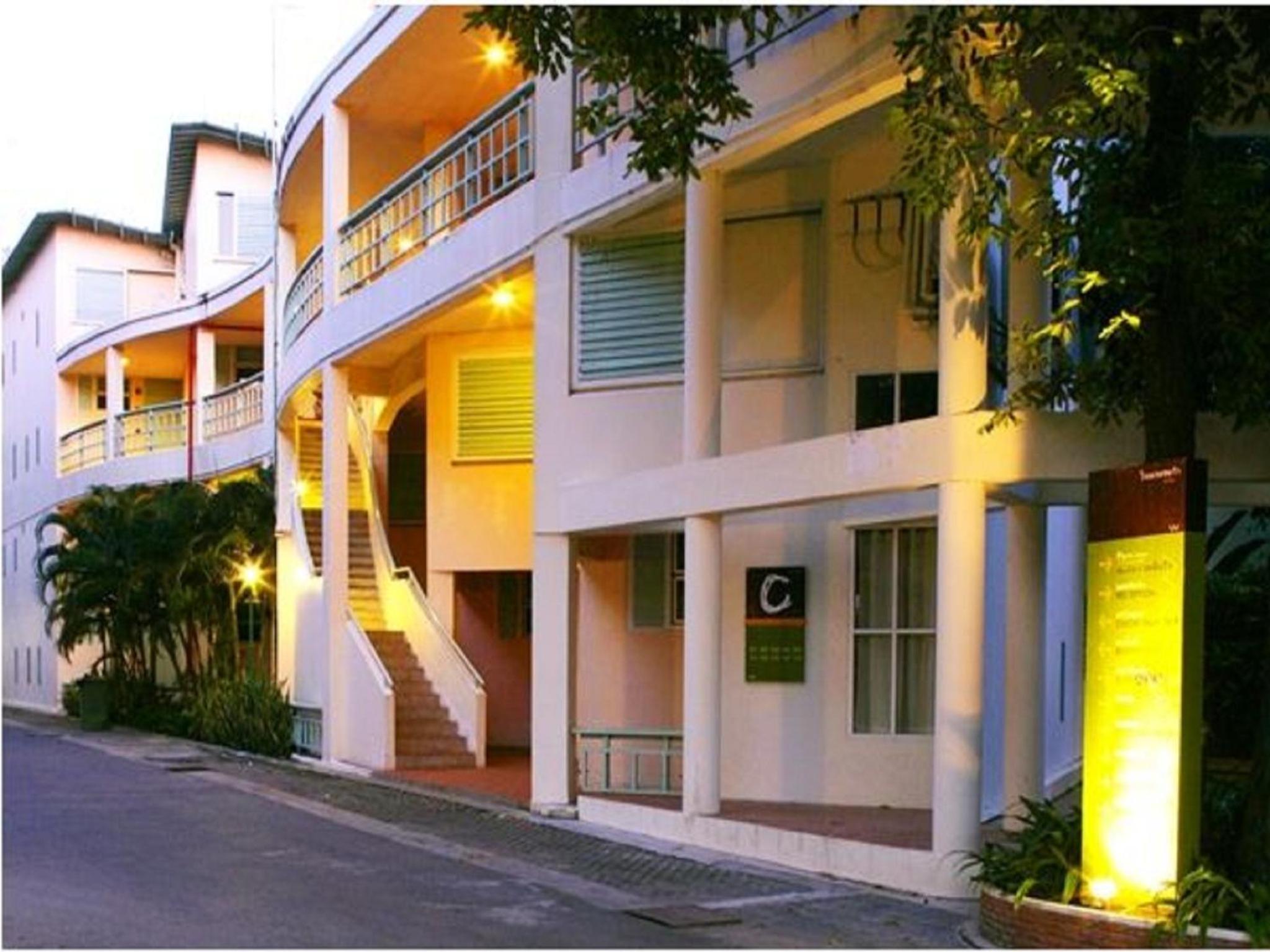 Garden View Duplex - Photo 8