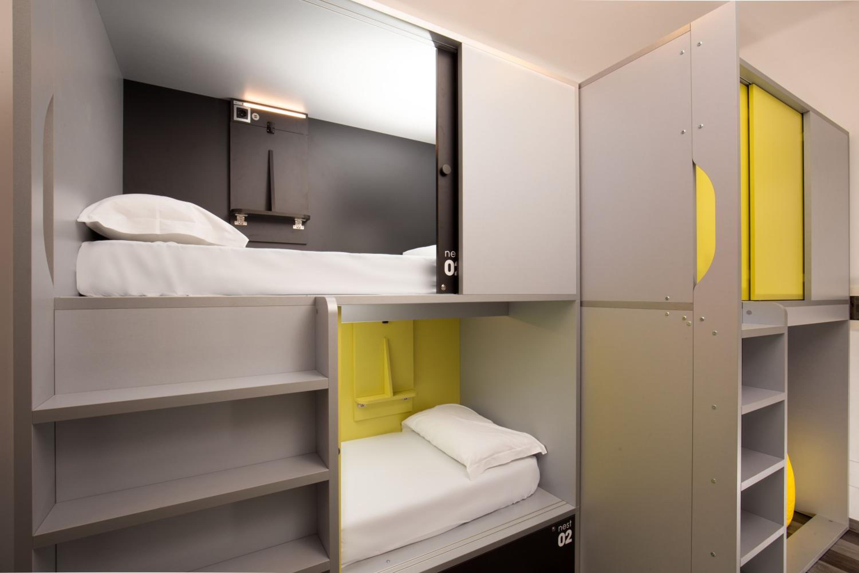 Quadruple Room with Private Bathroom photo 1
