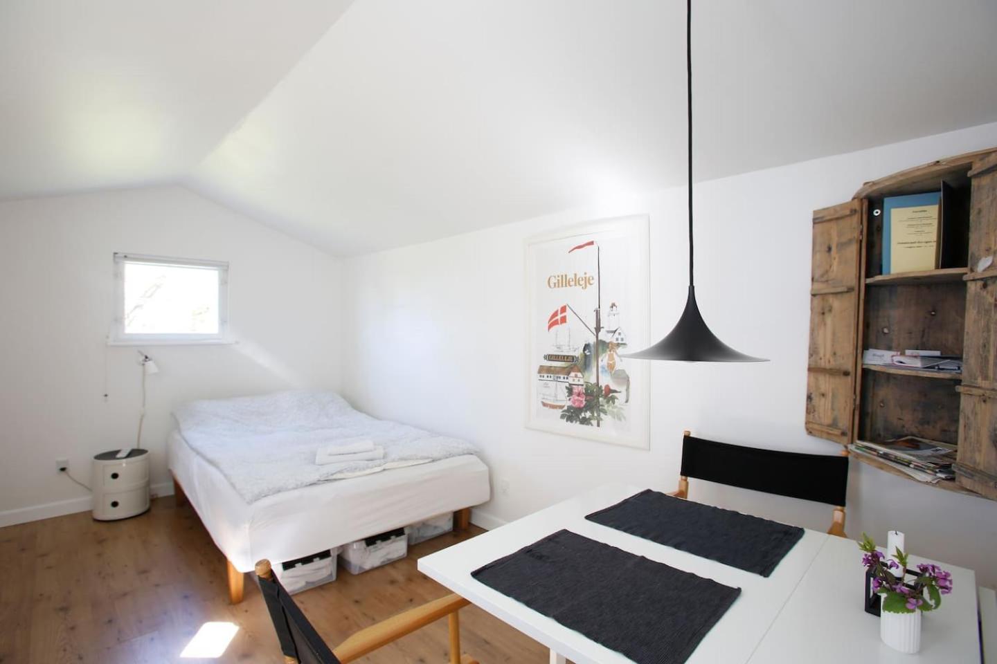Twin Room with Bathroom
