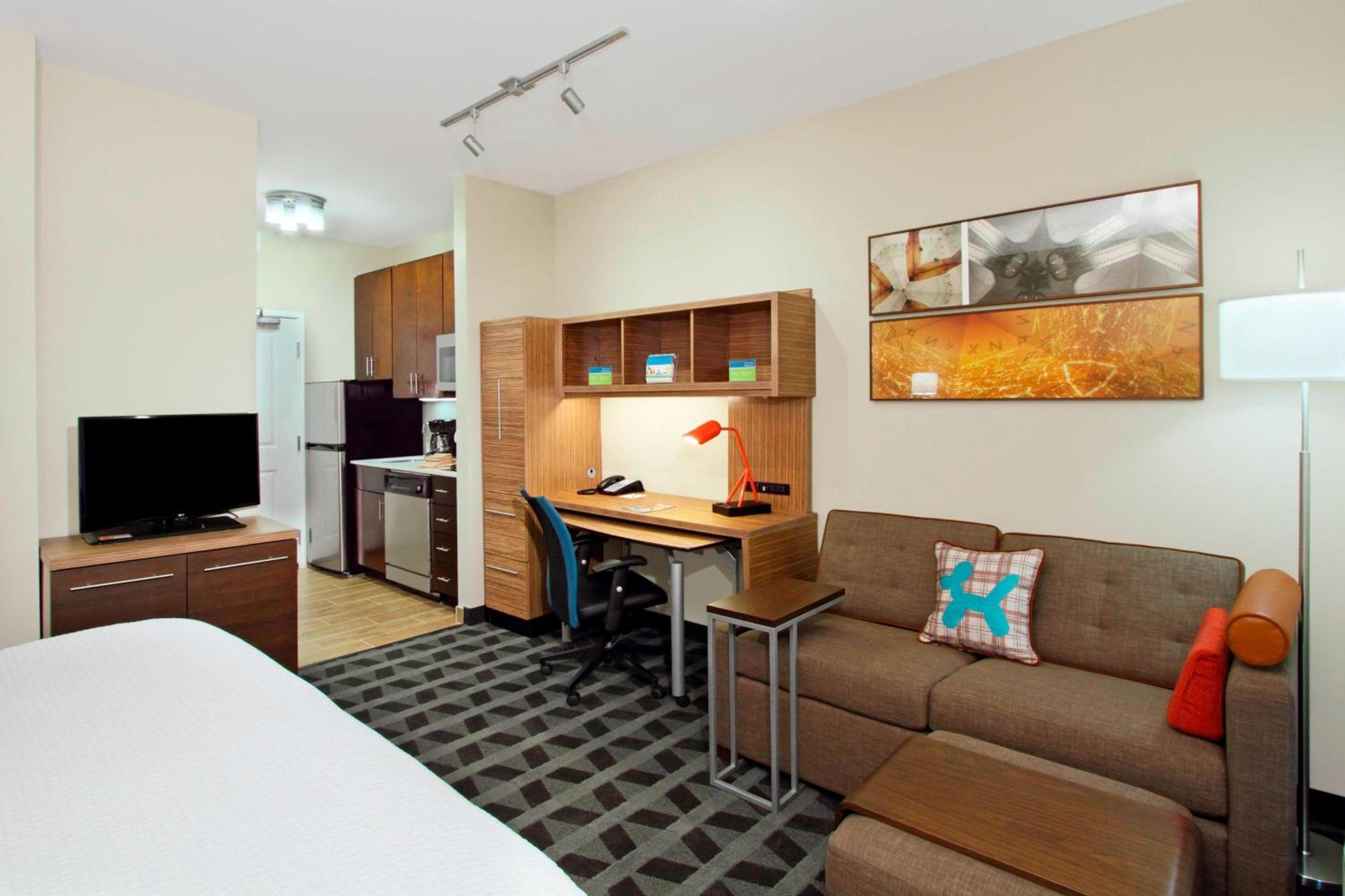 King Studio with Sofa Bed - Hearing Accessible