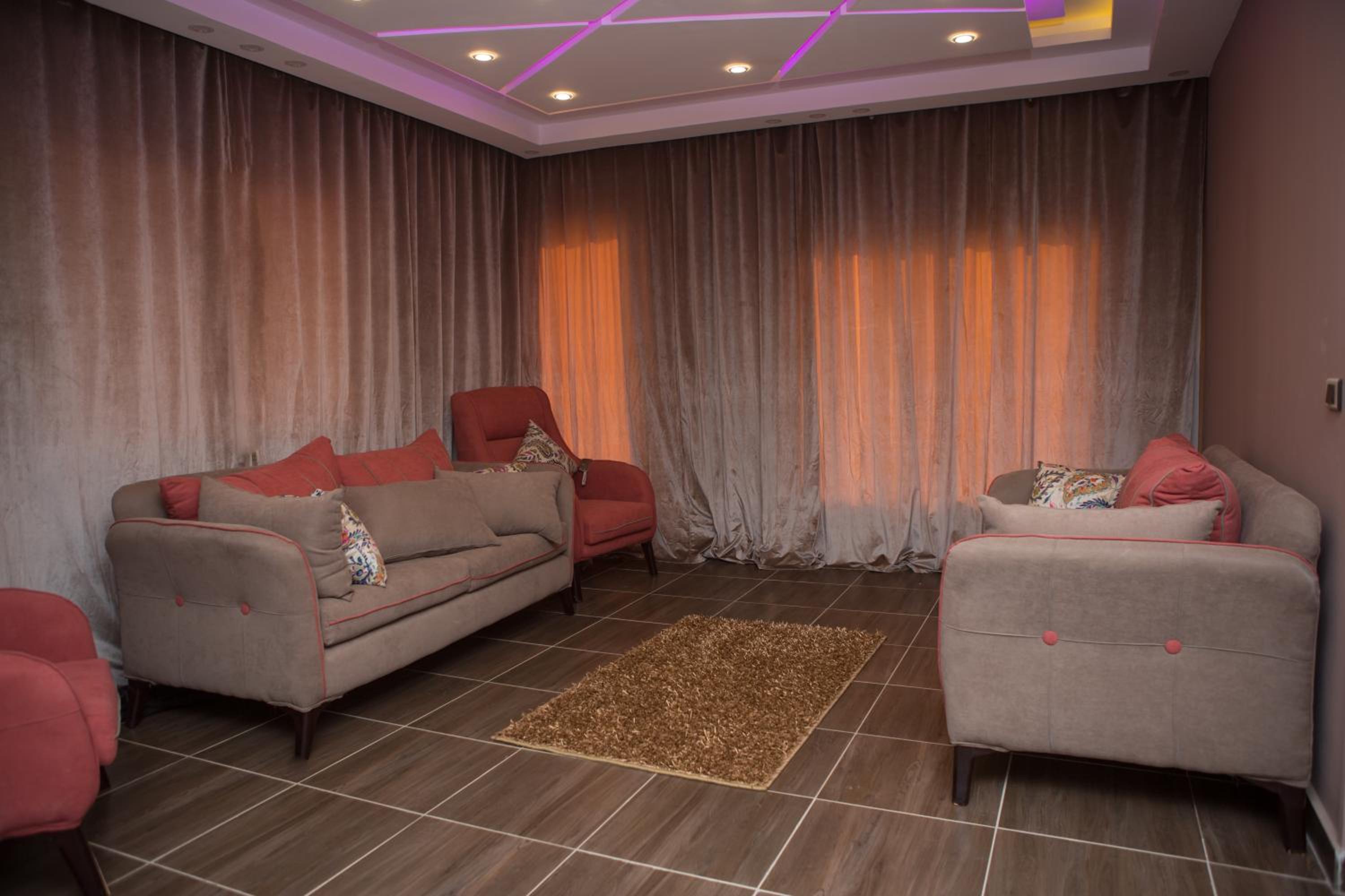 Deluxe Queen Suite with Pyramids view photo 3