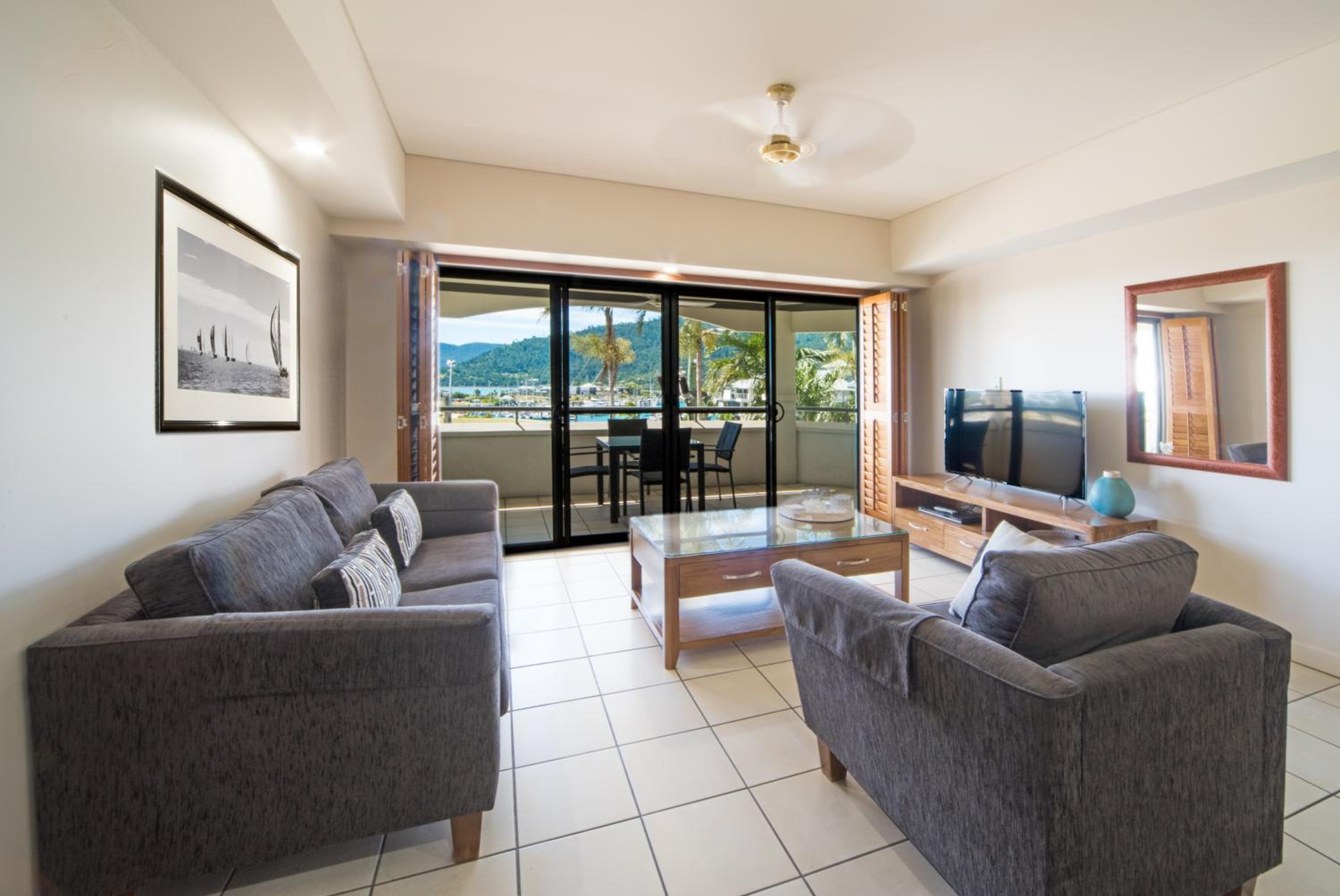 One-Bedroom Apartment with Hot Tub and Sea View