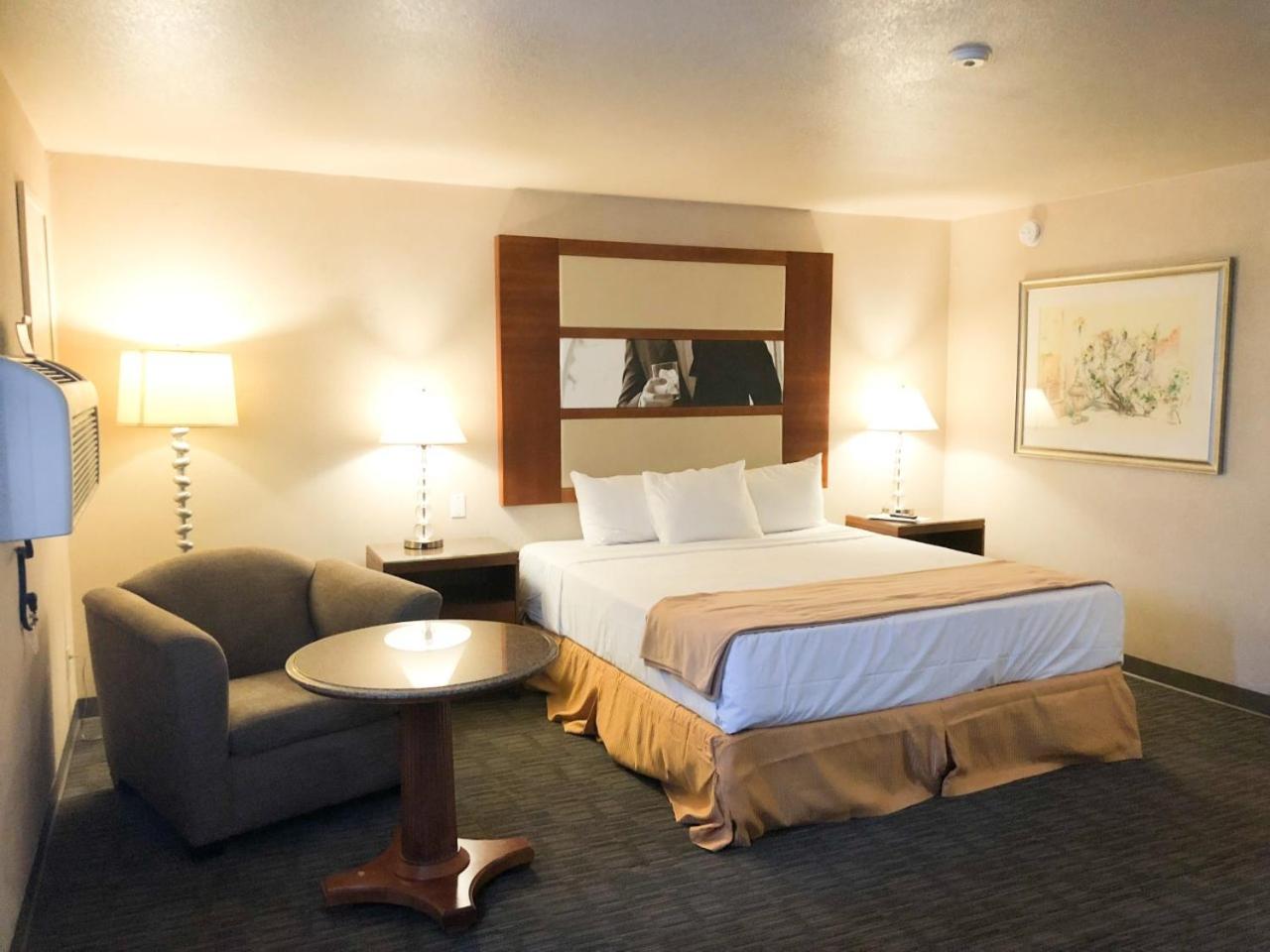 Deluxe King Room - Photo 5