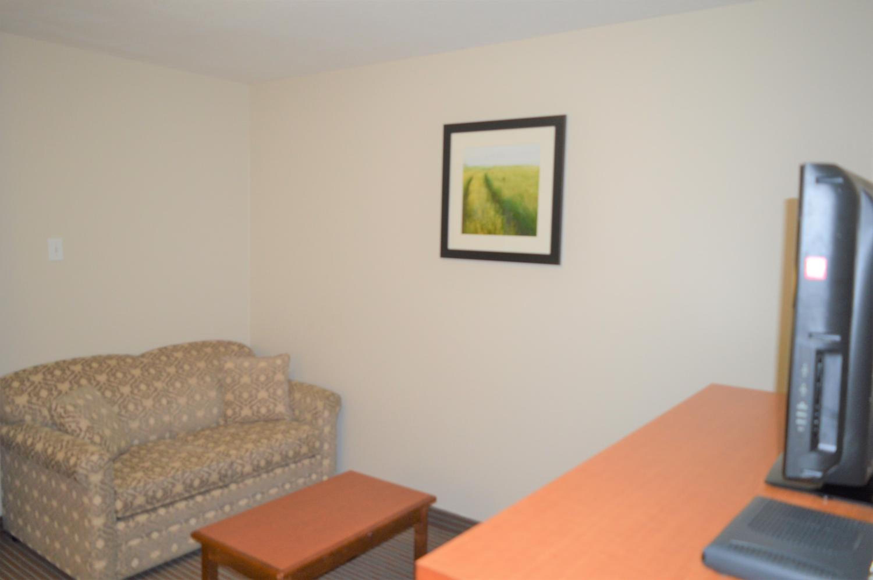 One-Bedroom Queen Suite - Smoking