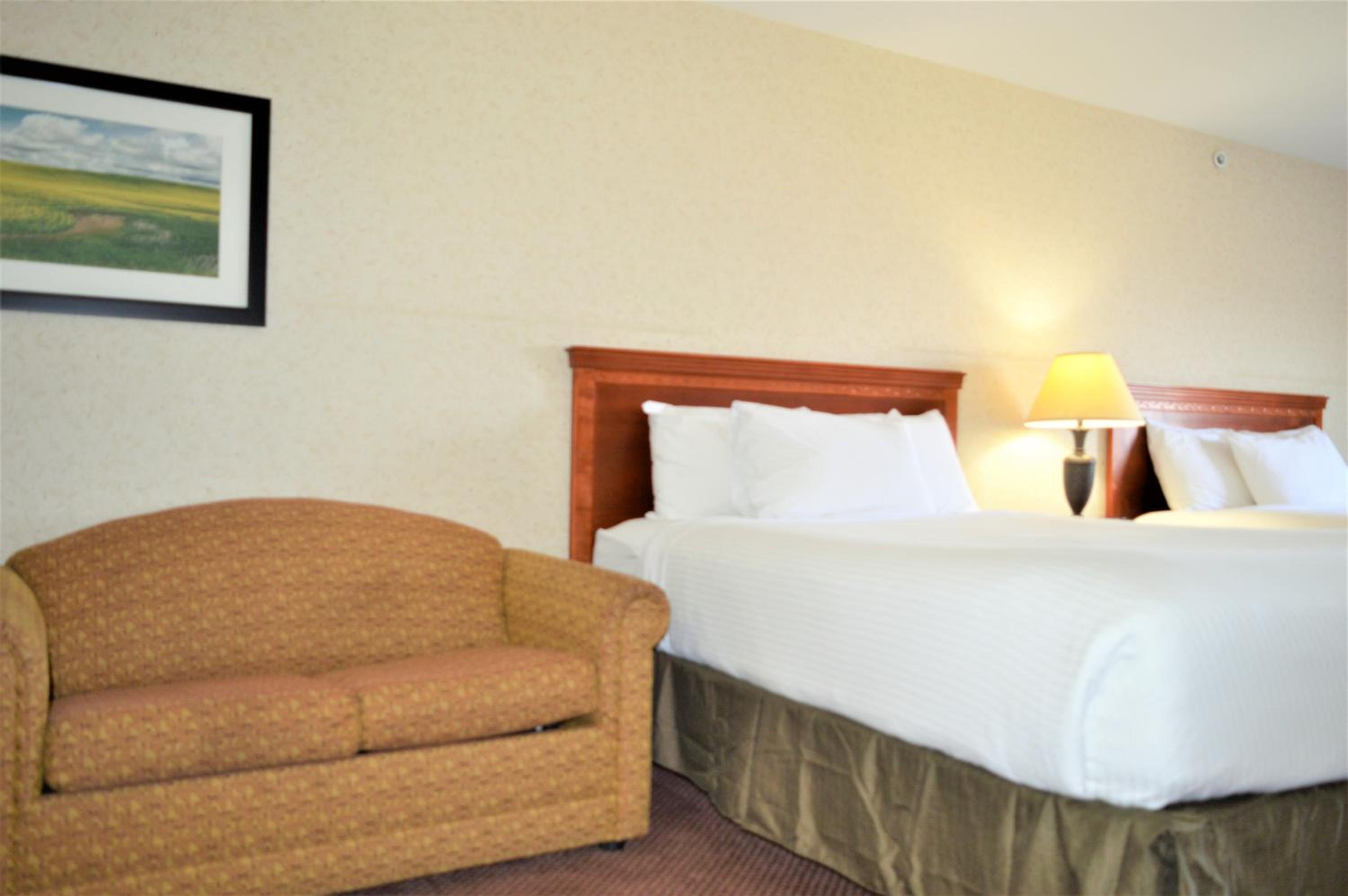 Queen Studio with Two Queen Beds, Sofa Bed and Kitchen - Non-Smoking - Photo 3