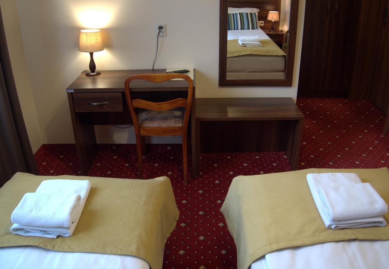 Double or Twin Room photo 2