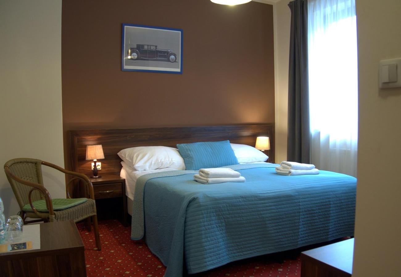 Double or Twin Room photo 3
