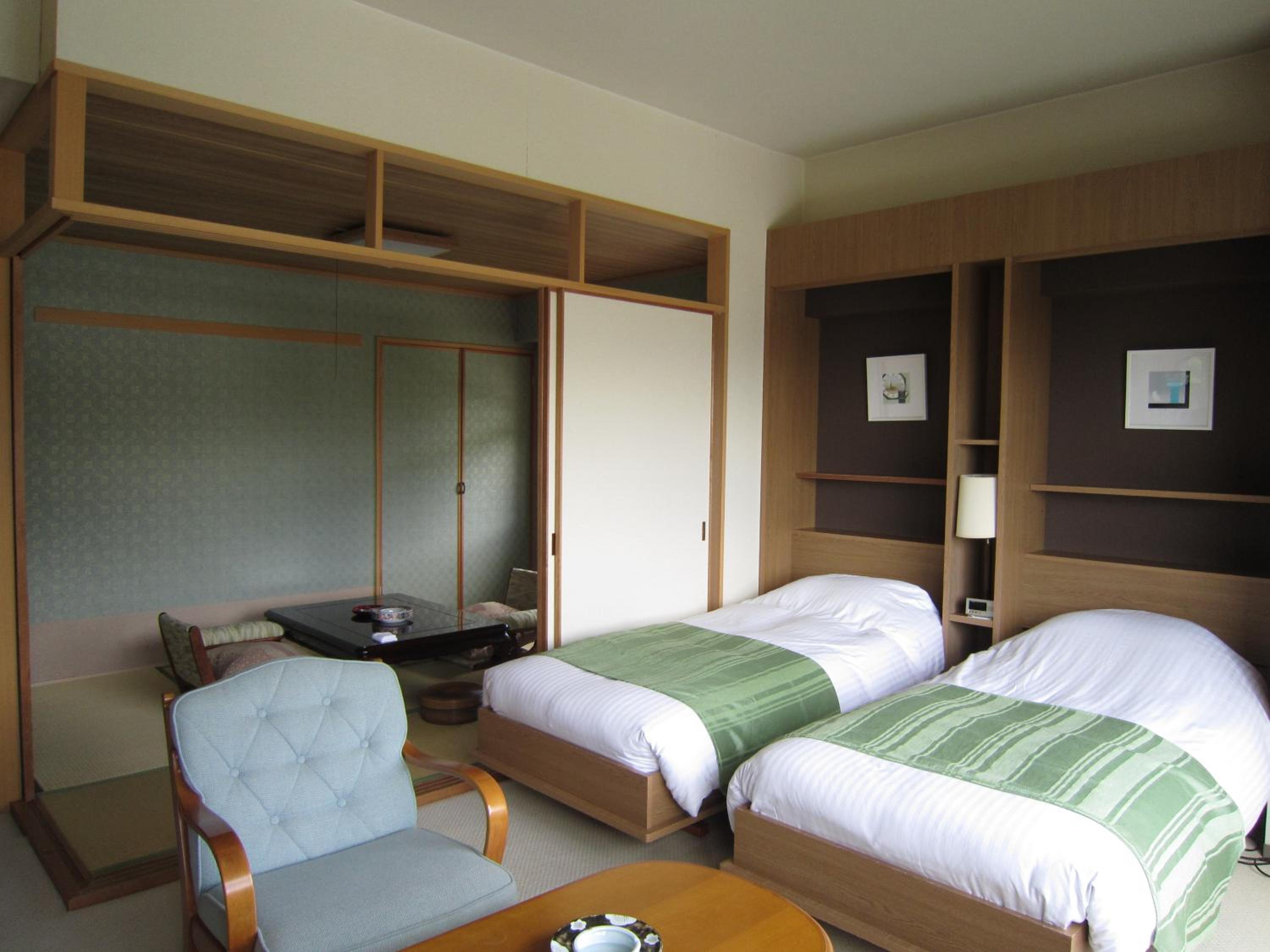 Room with Tatami Area - Photo 1