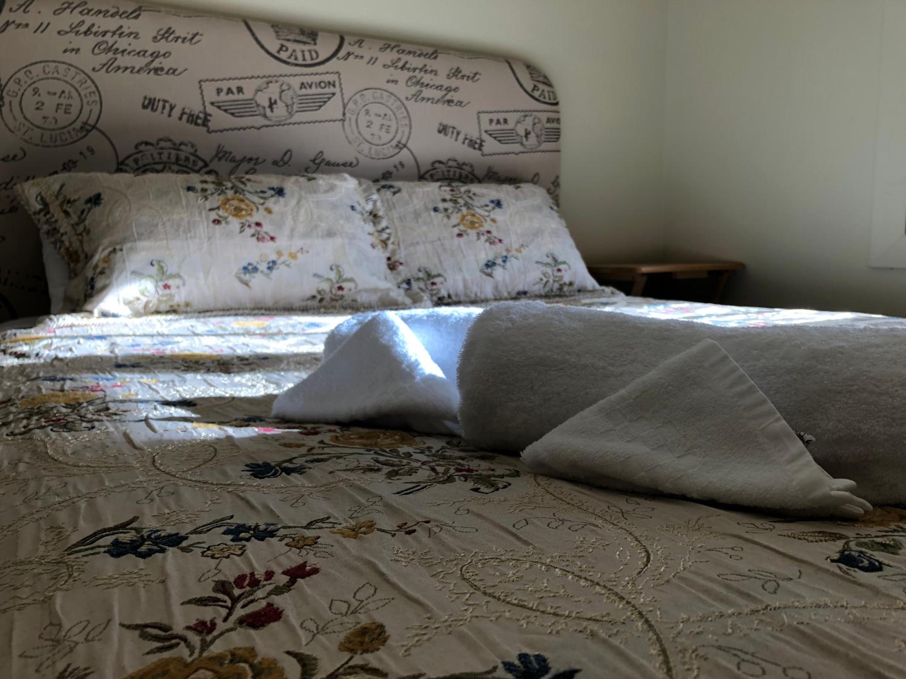 Two-Bedroom Cottage - Photo 8