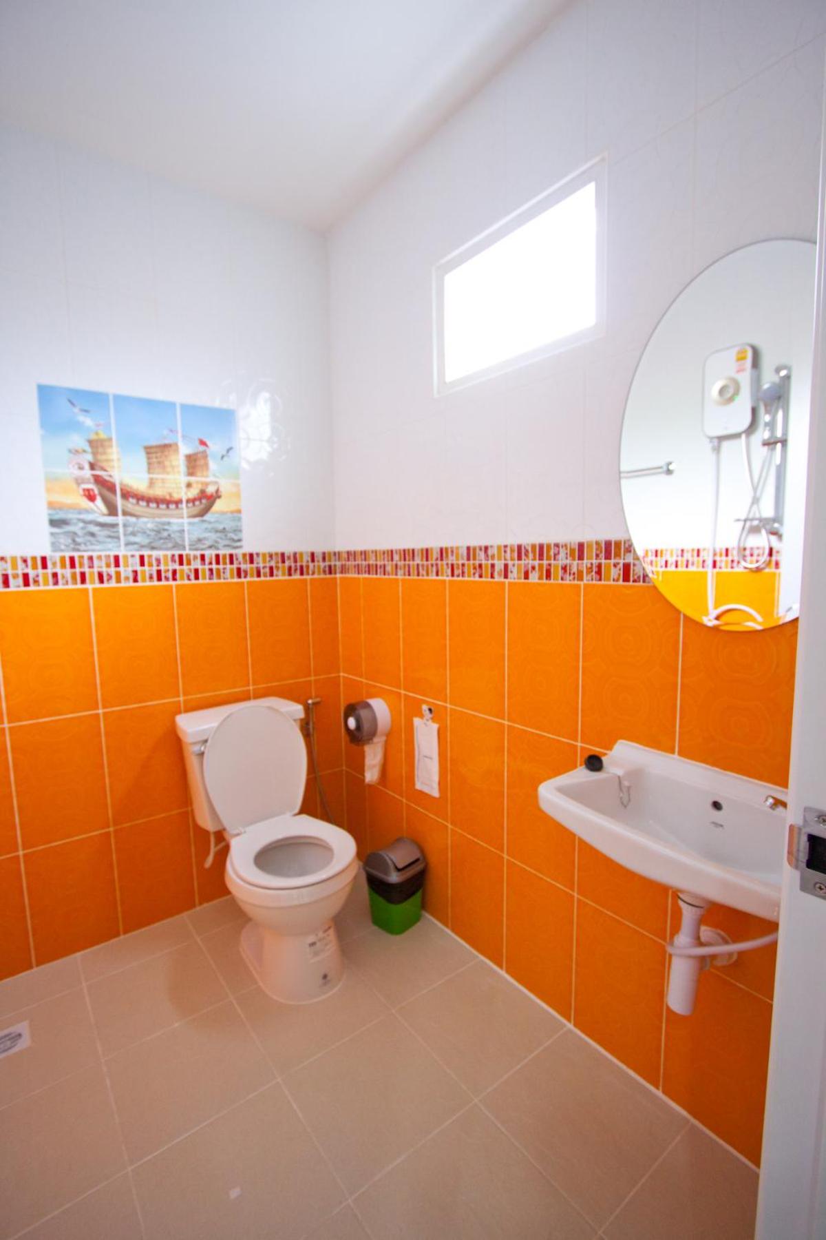 One-Bedroom House - Photo 13