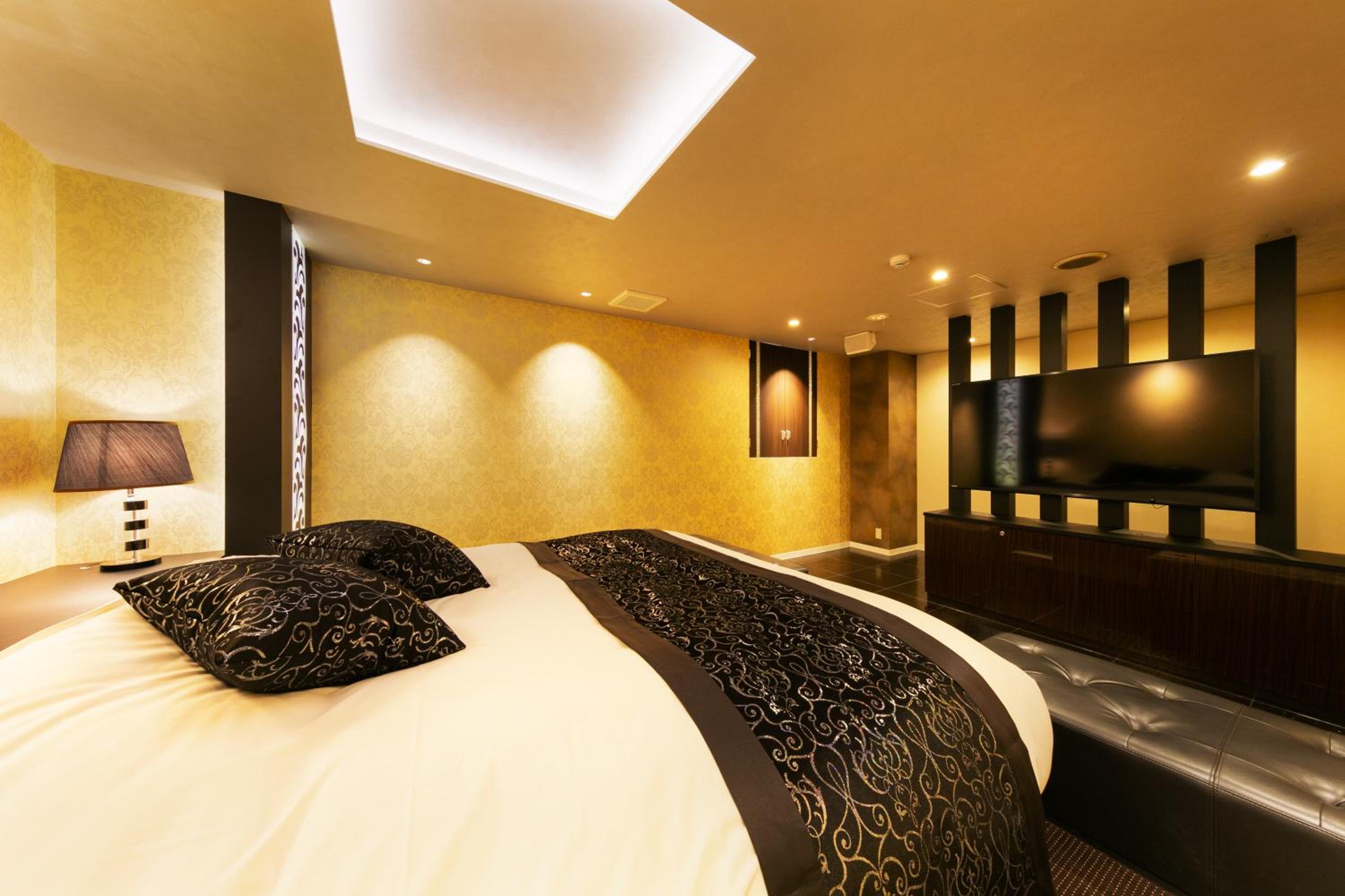 Suite - Photo 3