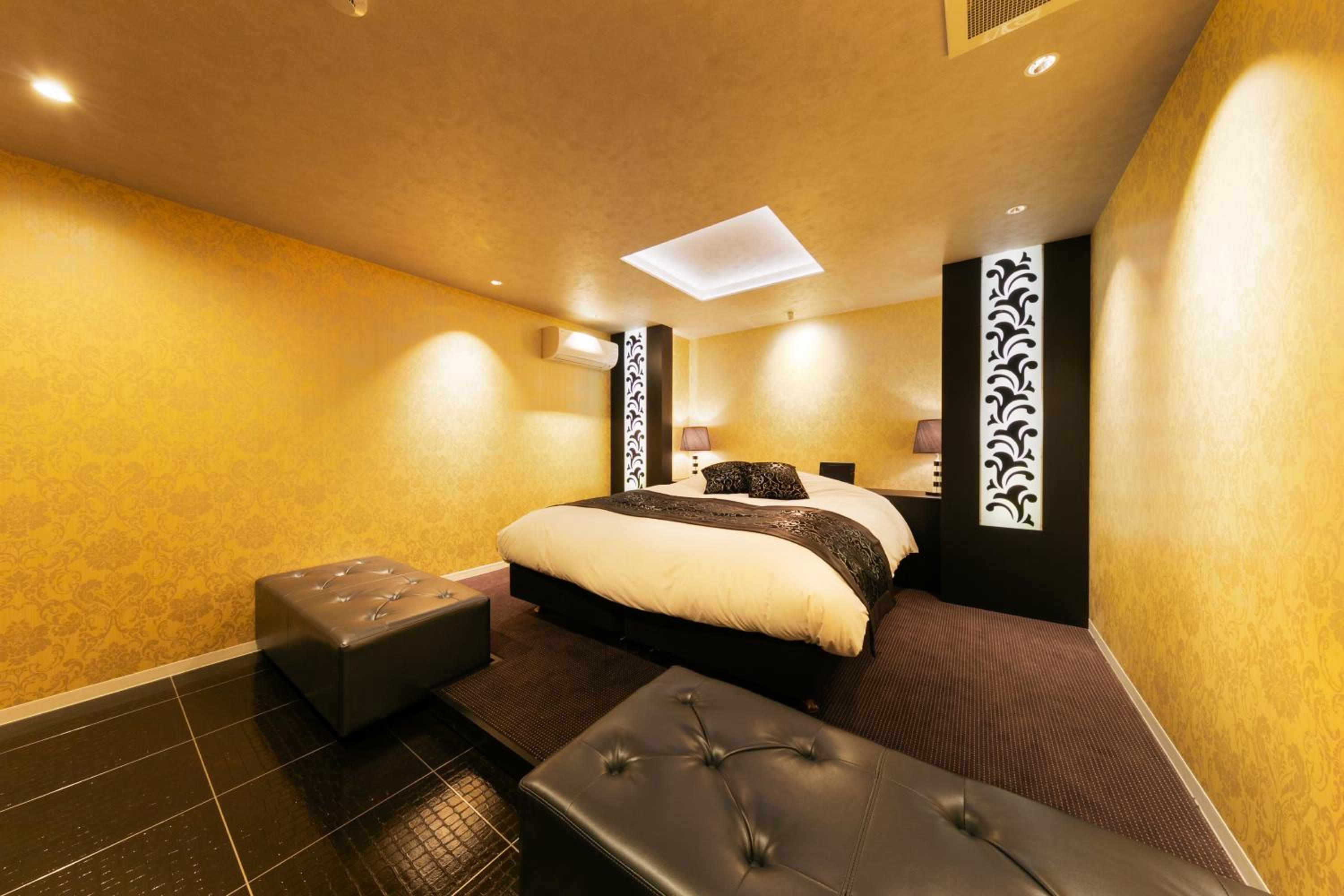 Suite - Photo 2