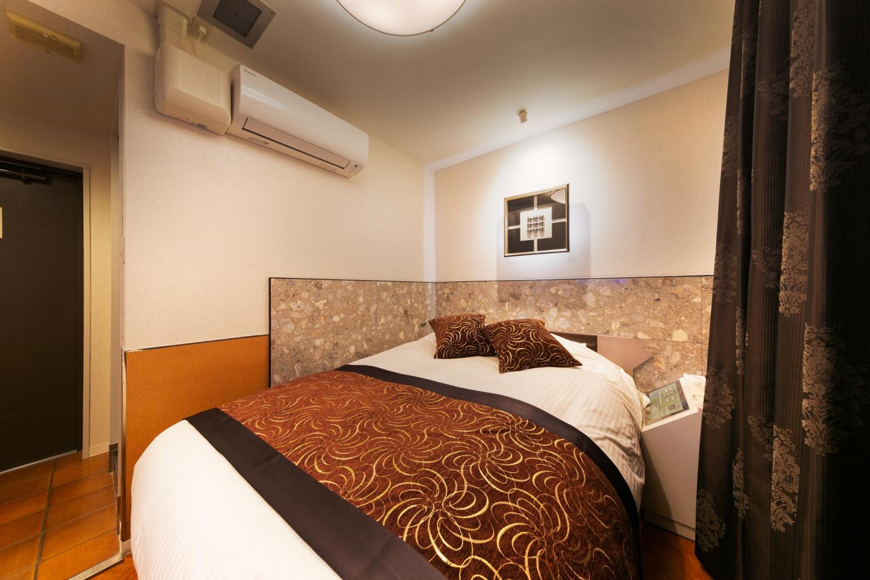 Economy Double Room - Photo 8