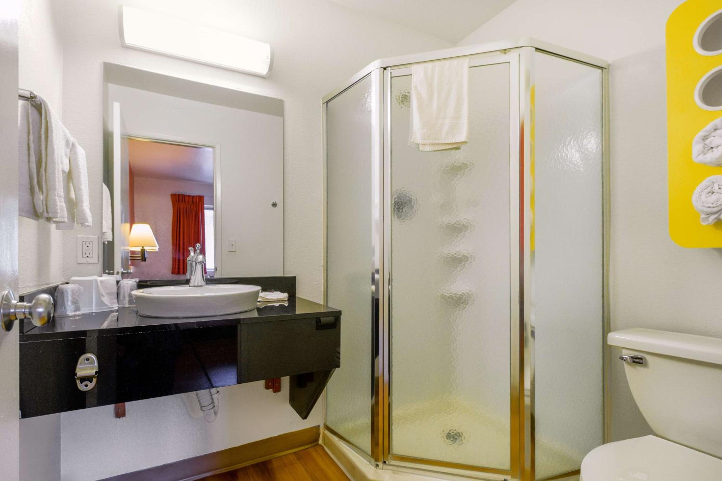 Double Room - Disability Access - Roll In Shower photo 1