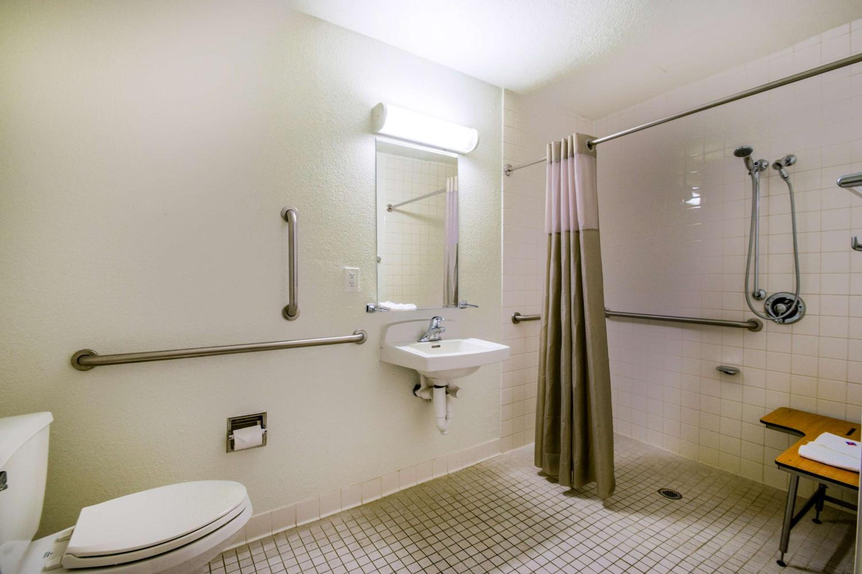 Double Room - Disability Access - Non-Smoking photo 3