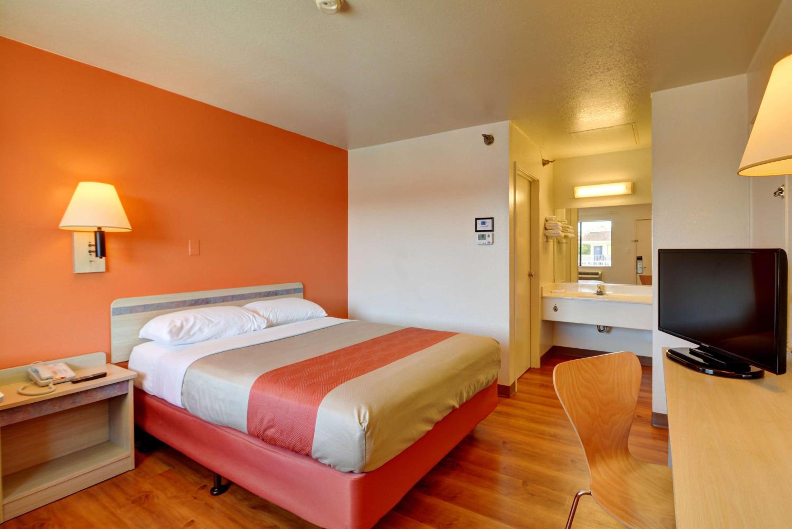 Double Room - Disability Access photo 3