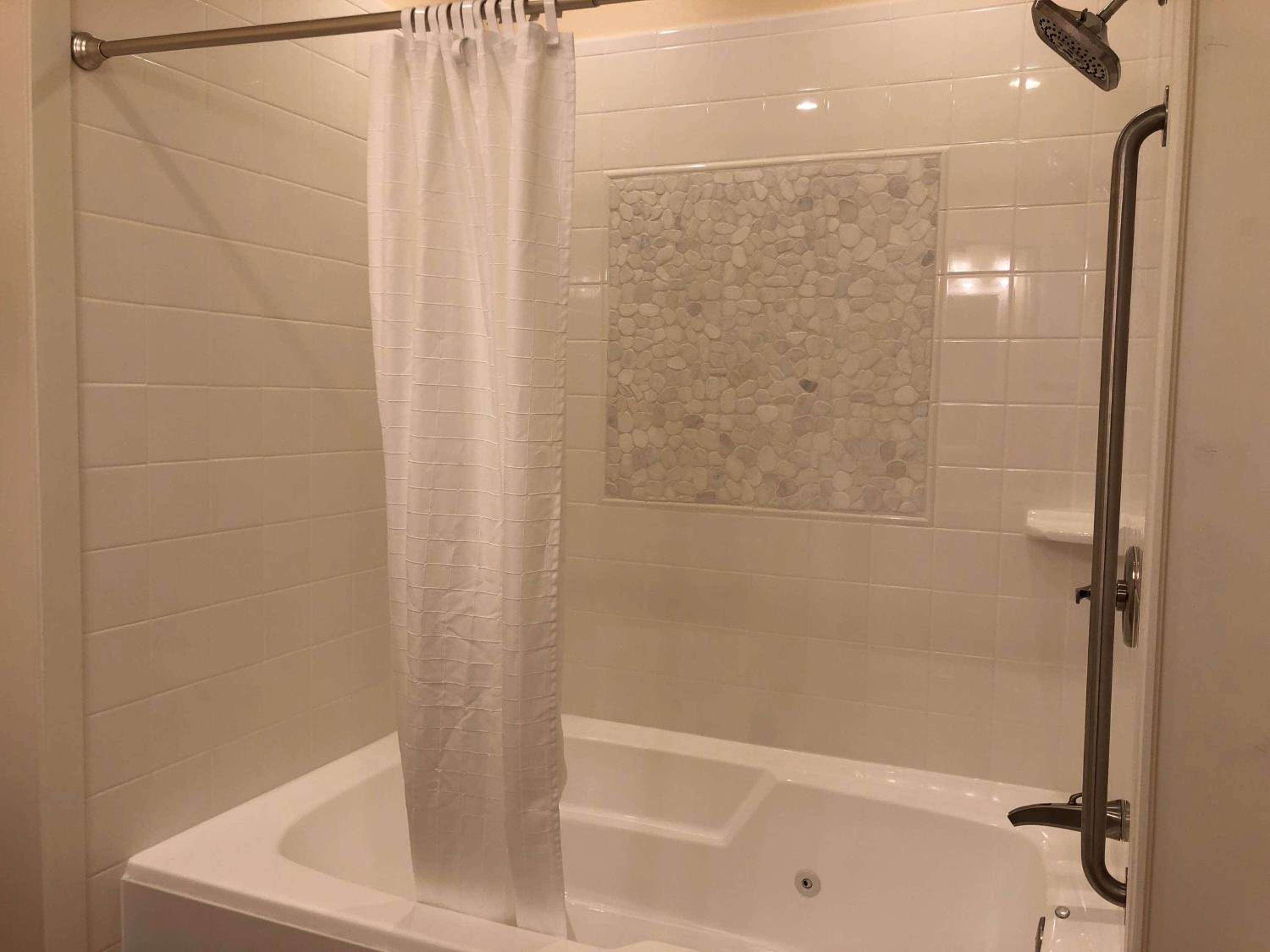 Queen Room with Whirlpool photo 3