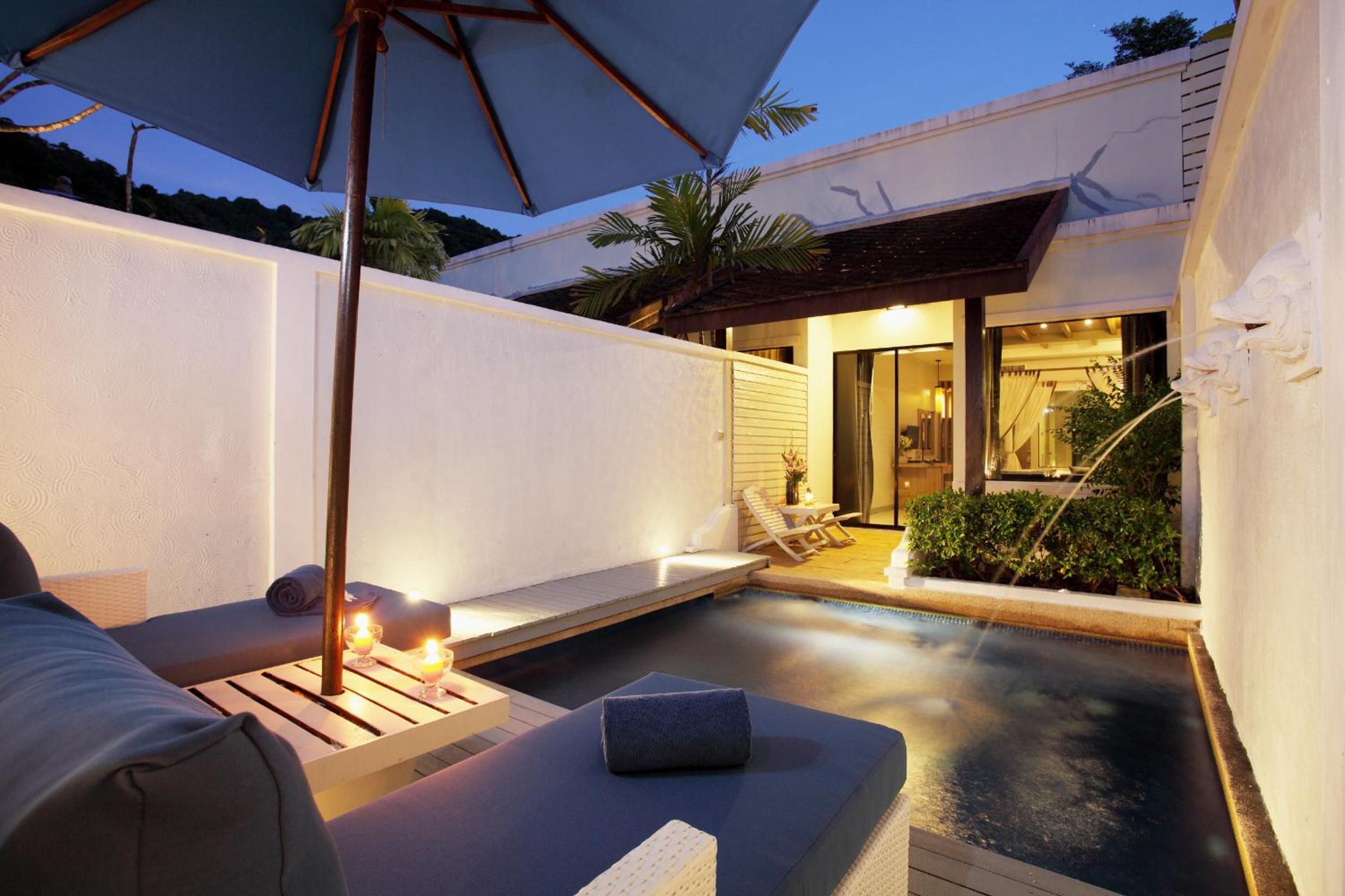 Pool Suite - Photo 33