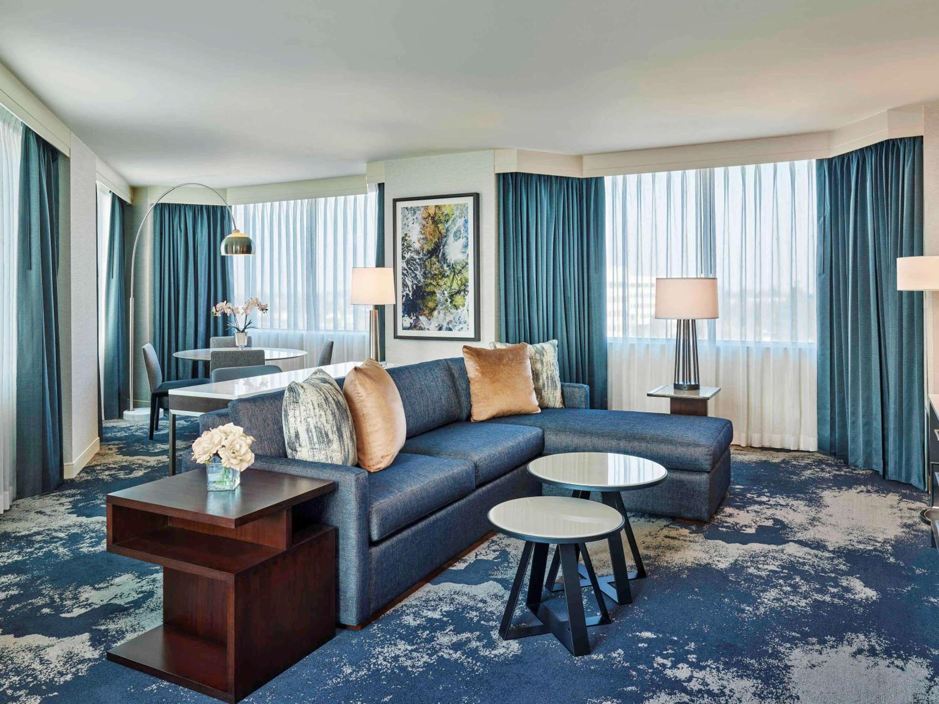 One-Bedroom Suite - Photo 8