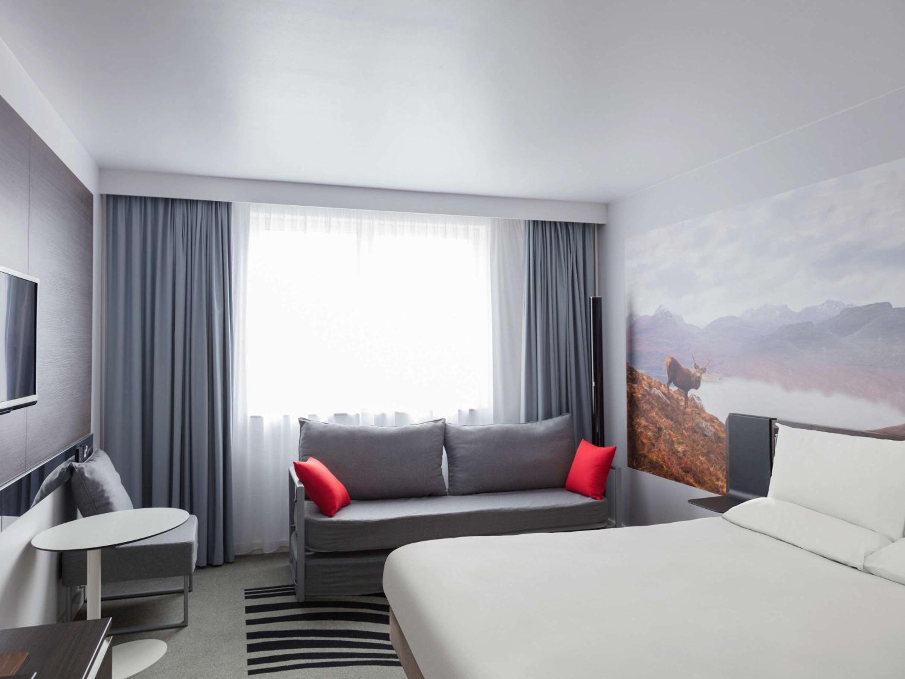 Standard Queen Room with Sofa - Photo 2