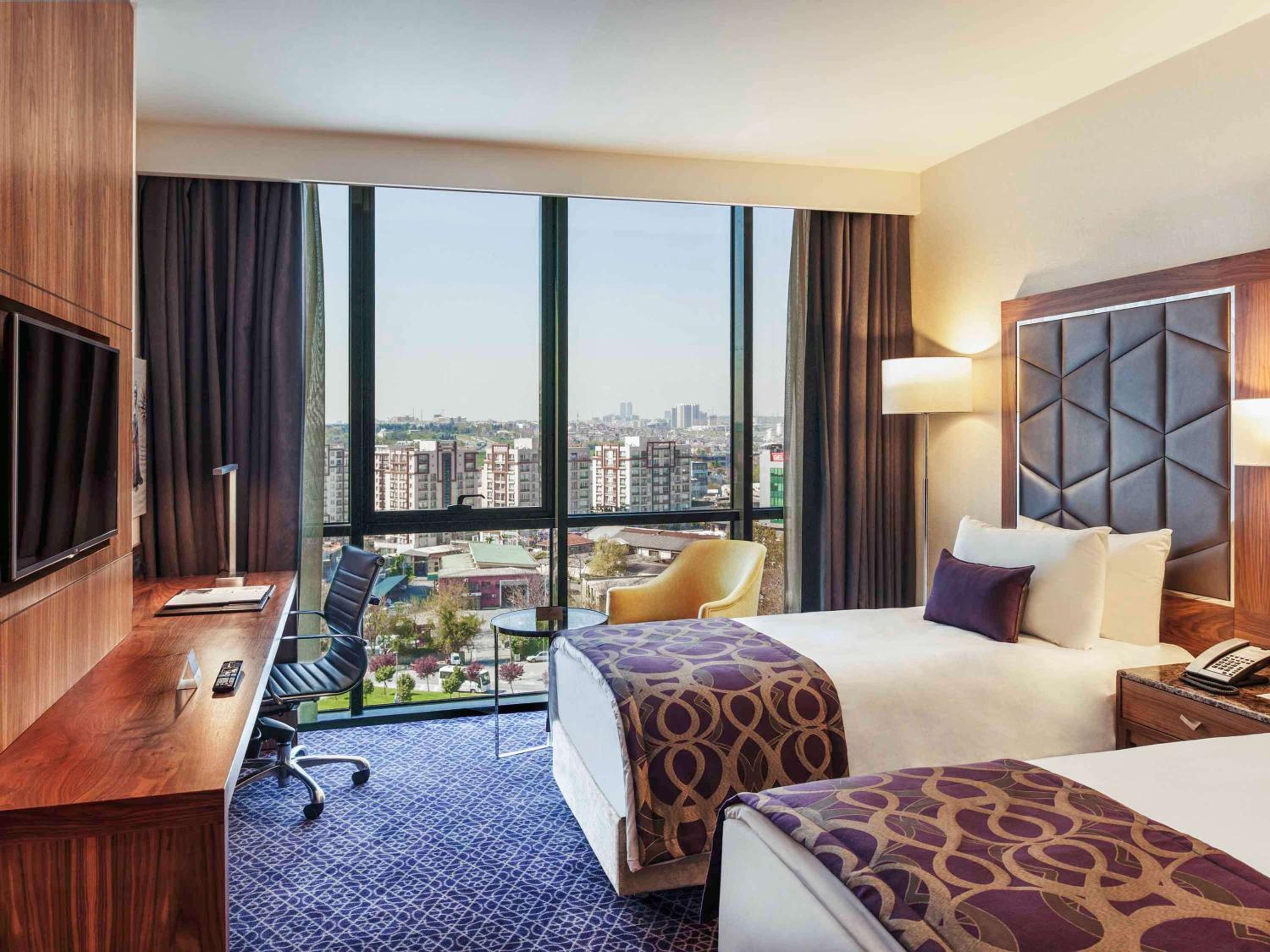 Superior Twin Room with City View photo 1