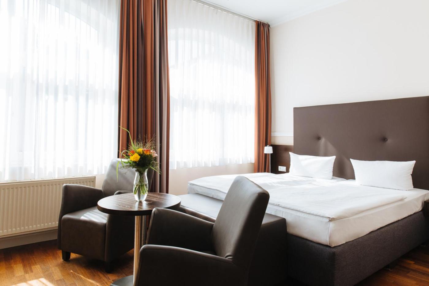 Double Room with Partial Sea View - Photo 1