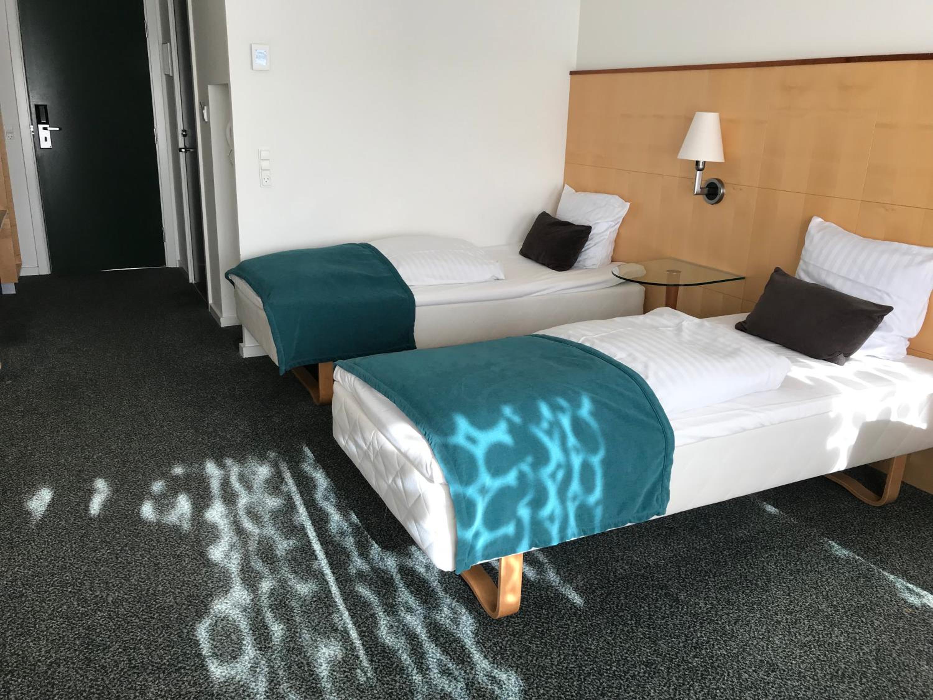 Large Twin Room - Photo 3
