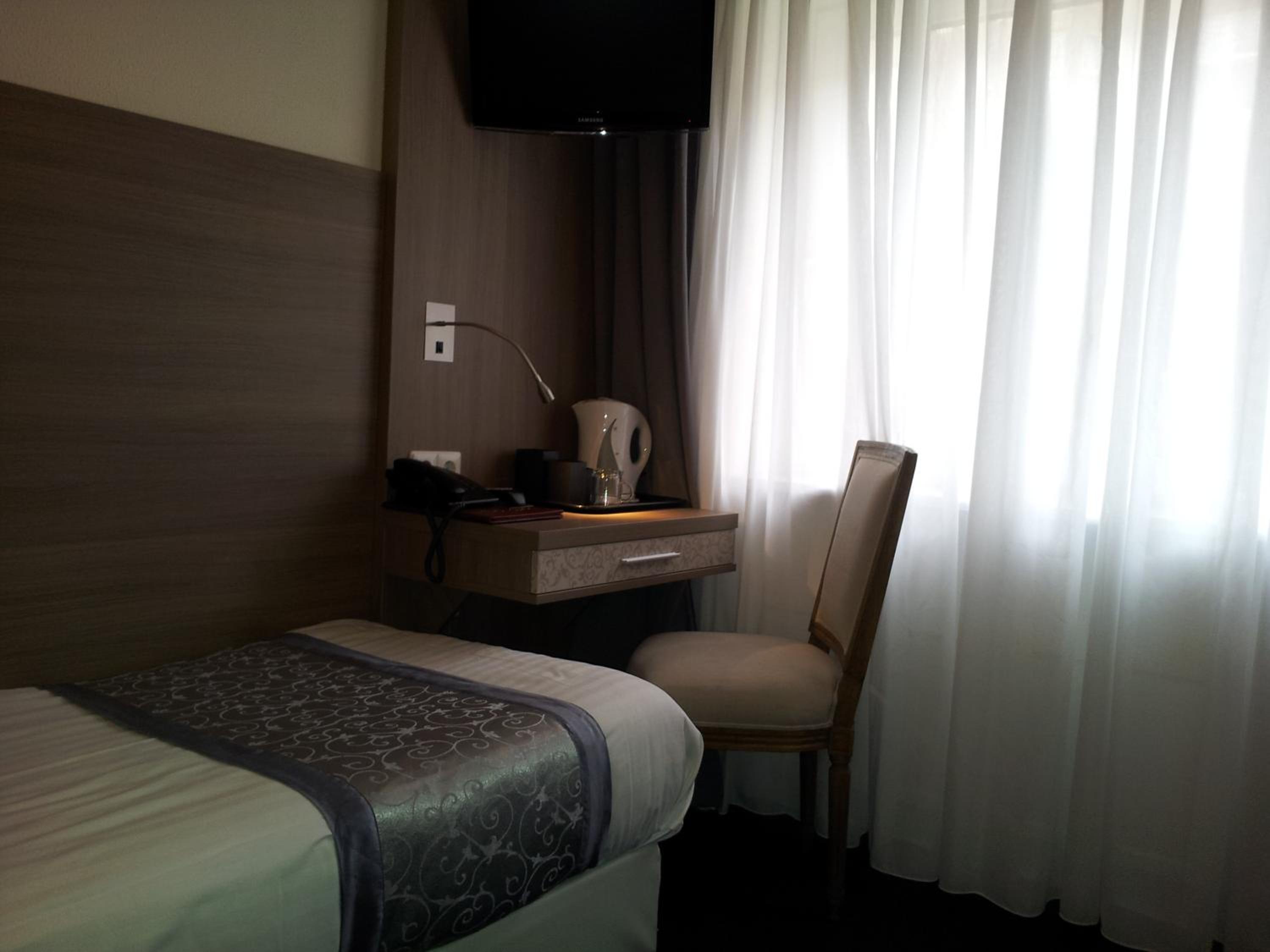 Single Room thumbnail 5
