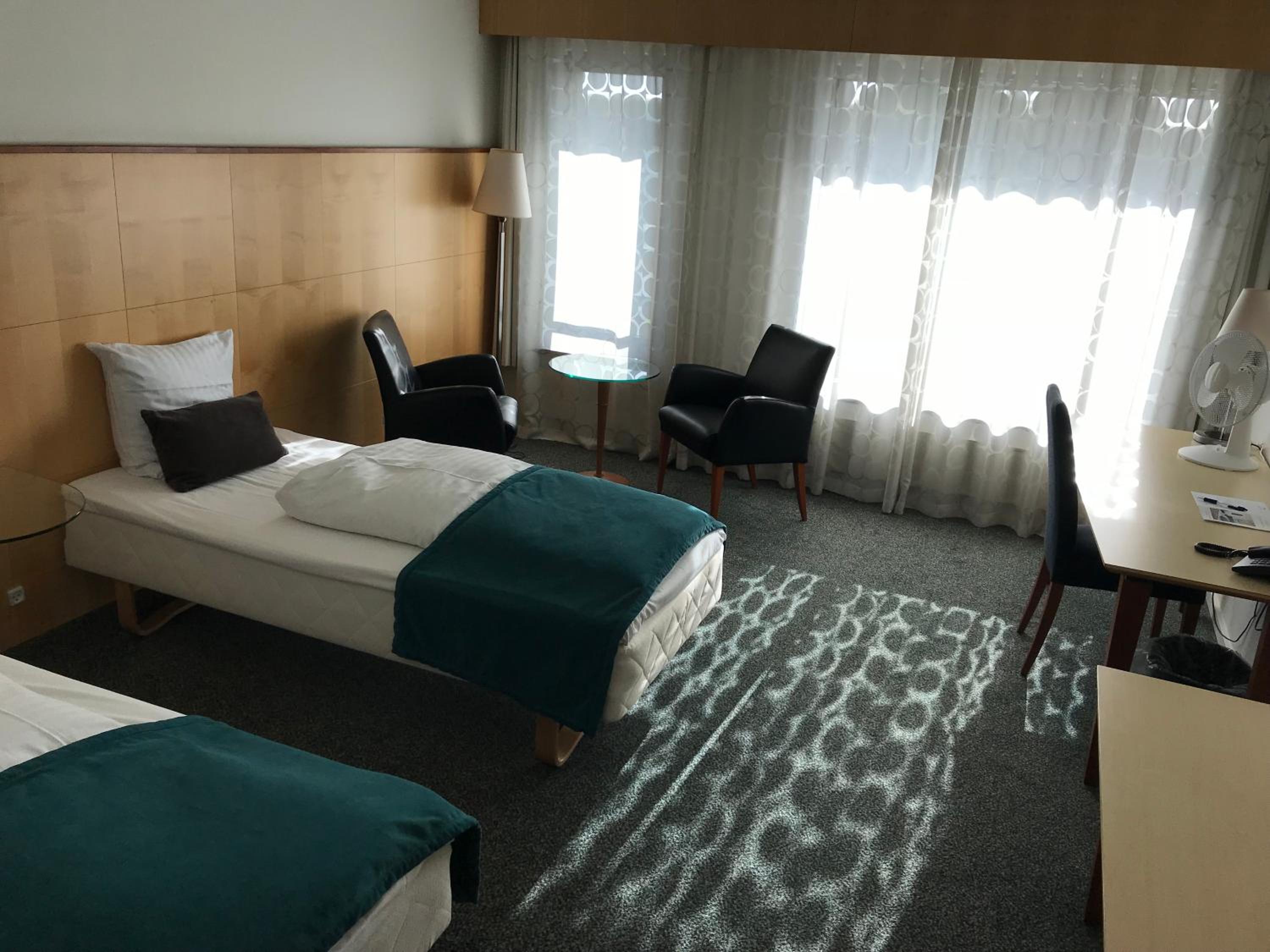 Large Twin Room - Photo 1