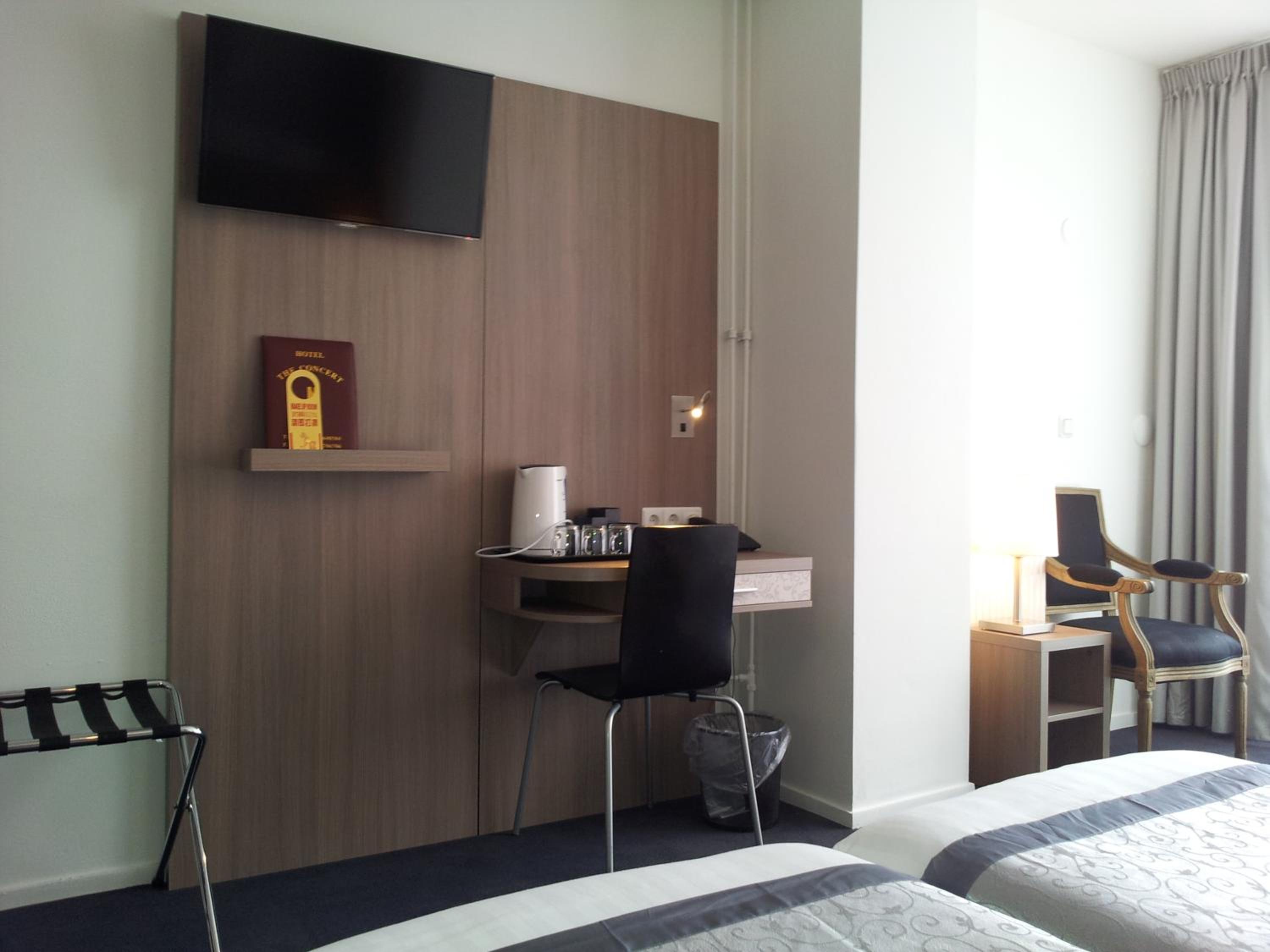 Quadruple Room thumbnail 6