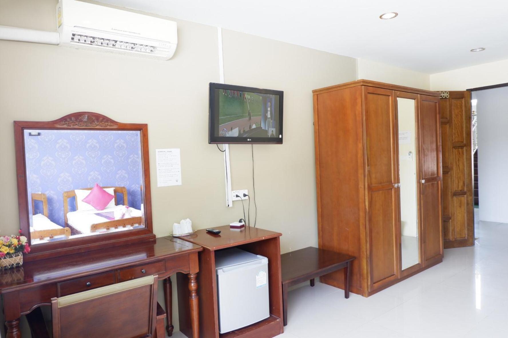 Economy Twin Room - Photo 9