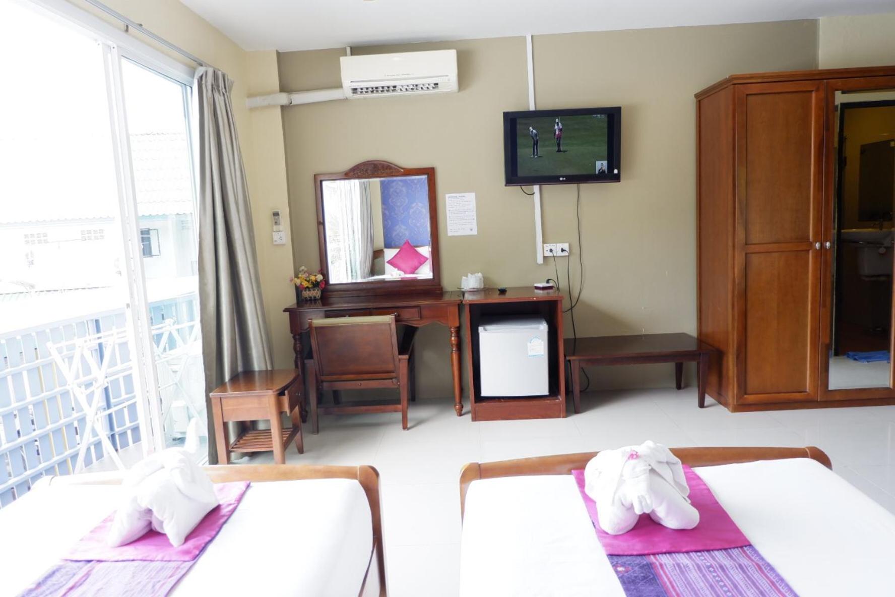 Triple Room with Balcony - Photo 2