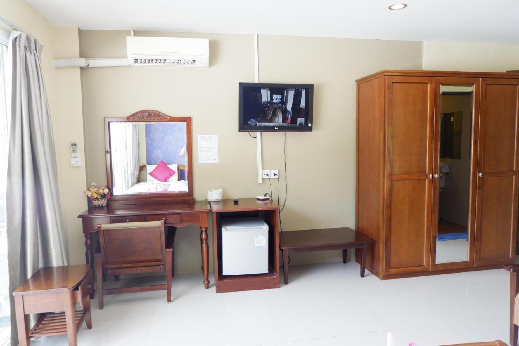 Economy Twin Room - Photo 4