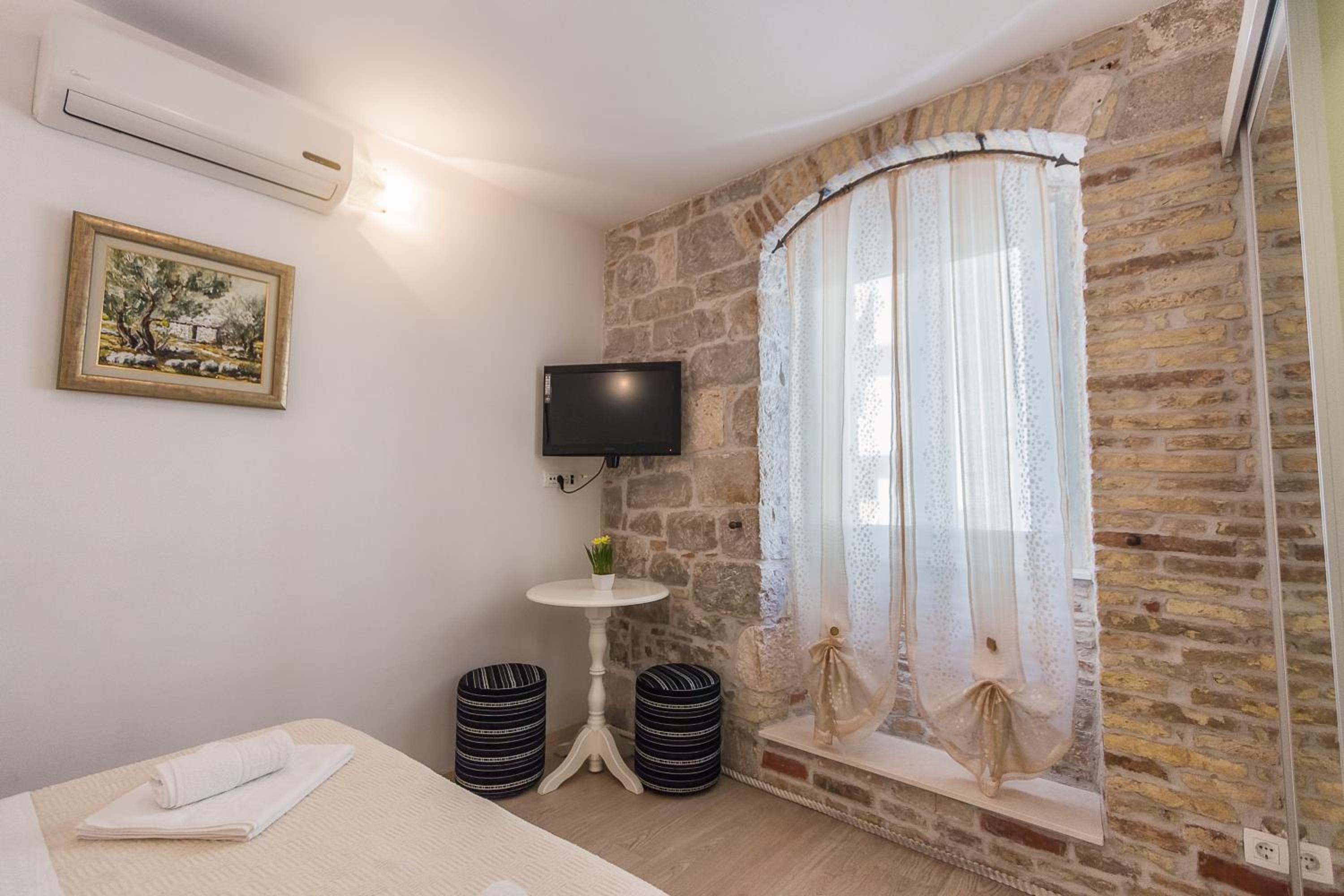 Double Room - Photo 4