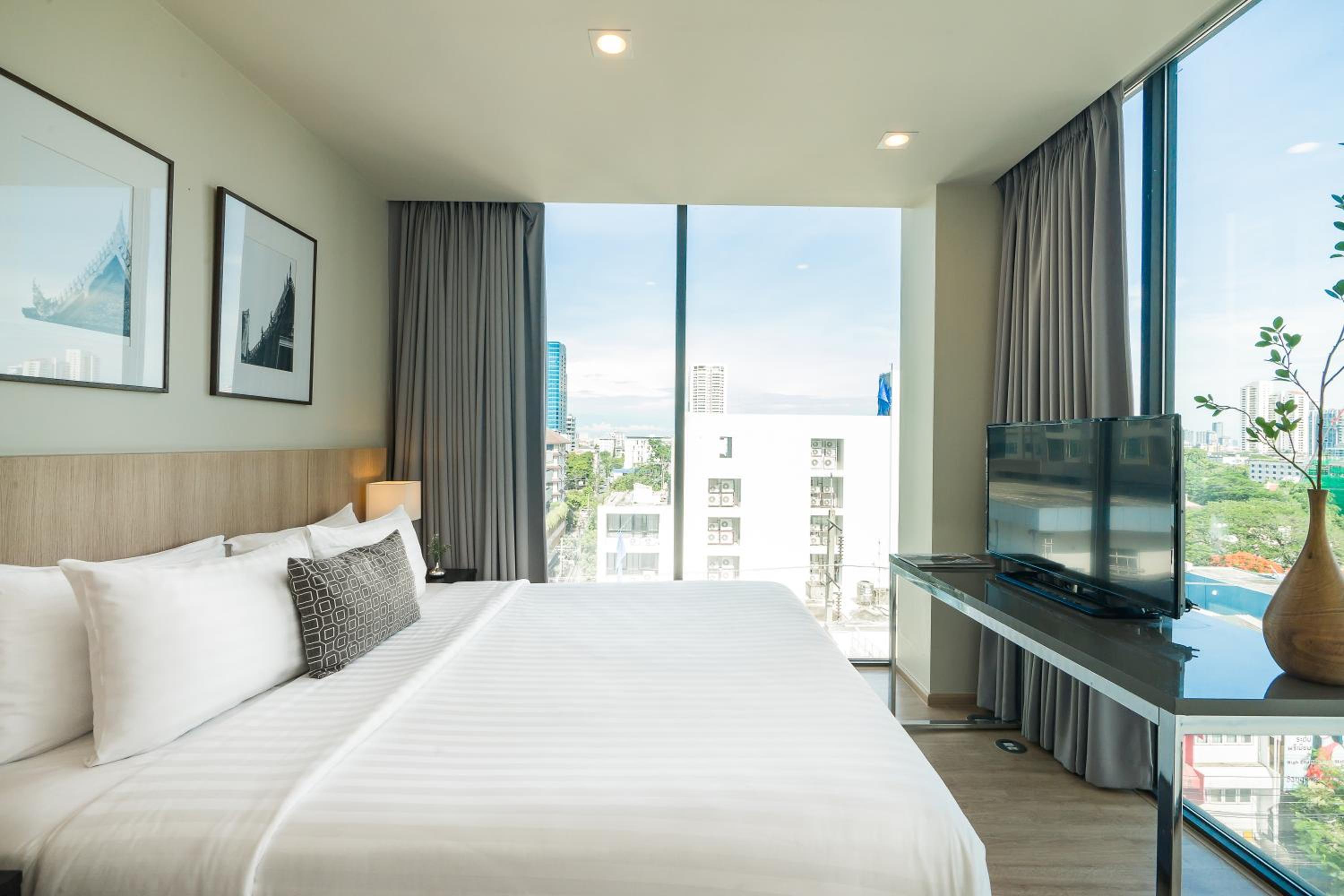 One Bedroom Panorama Suite photo 2
