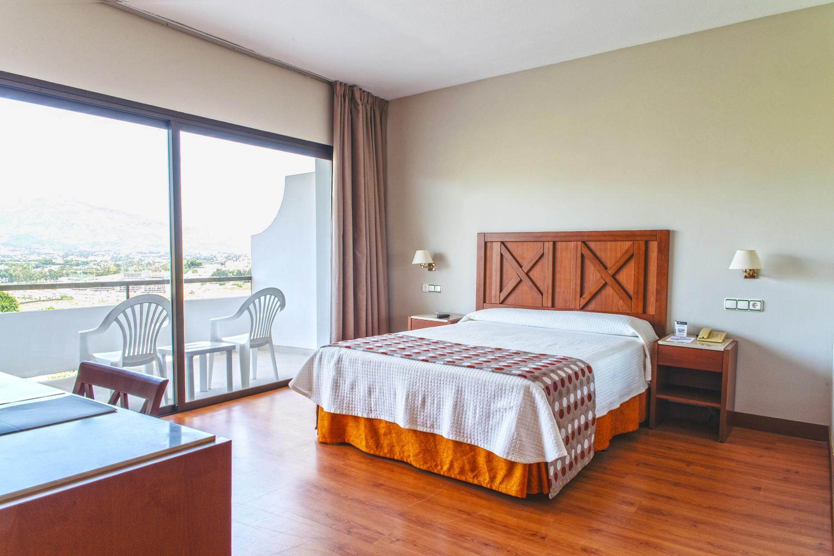 Habitación Doble o con Dos Camas con Vista a la Piscina